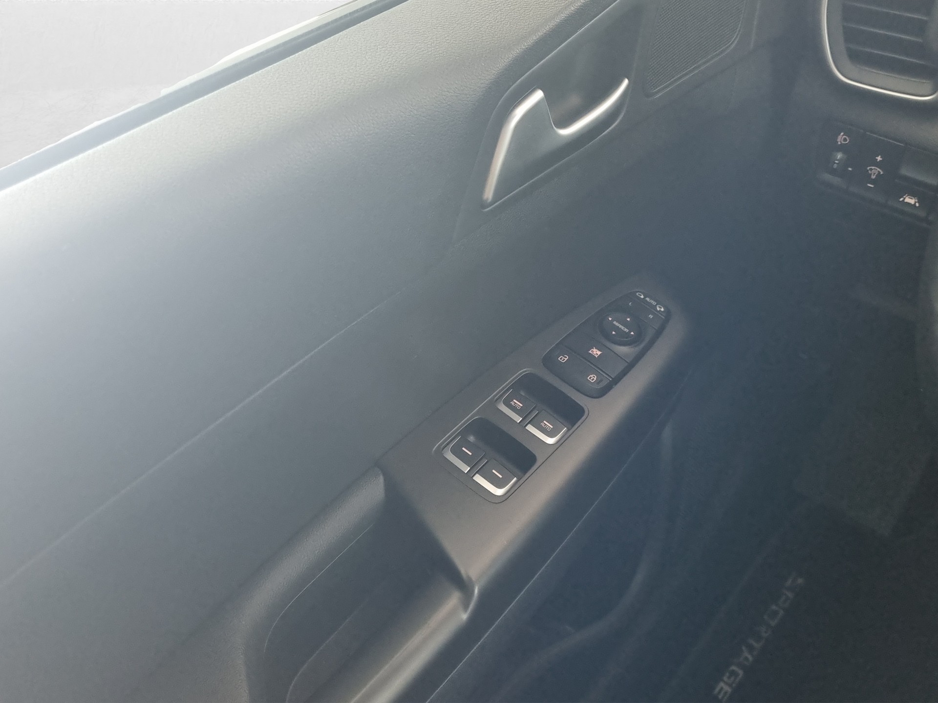 KIA Sportage 1.6 CRDi MHEV 4x4 Trend-image-11
