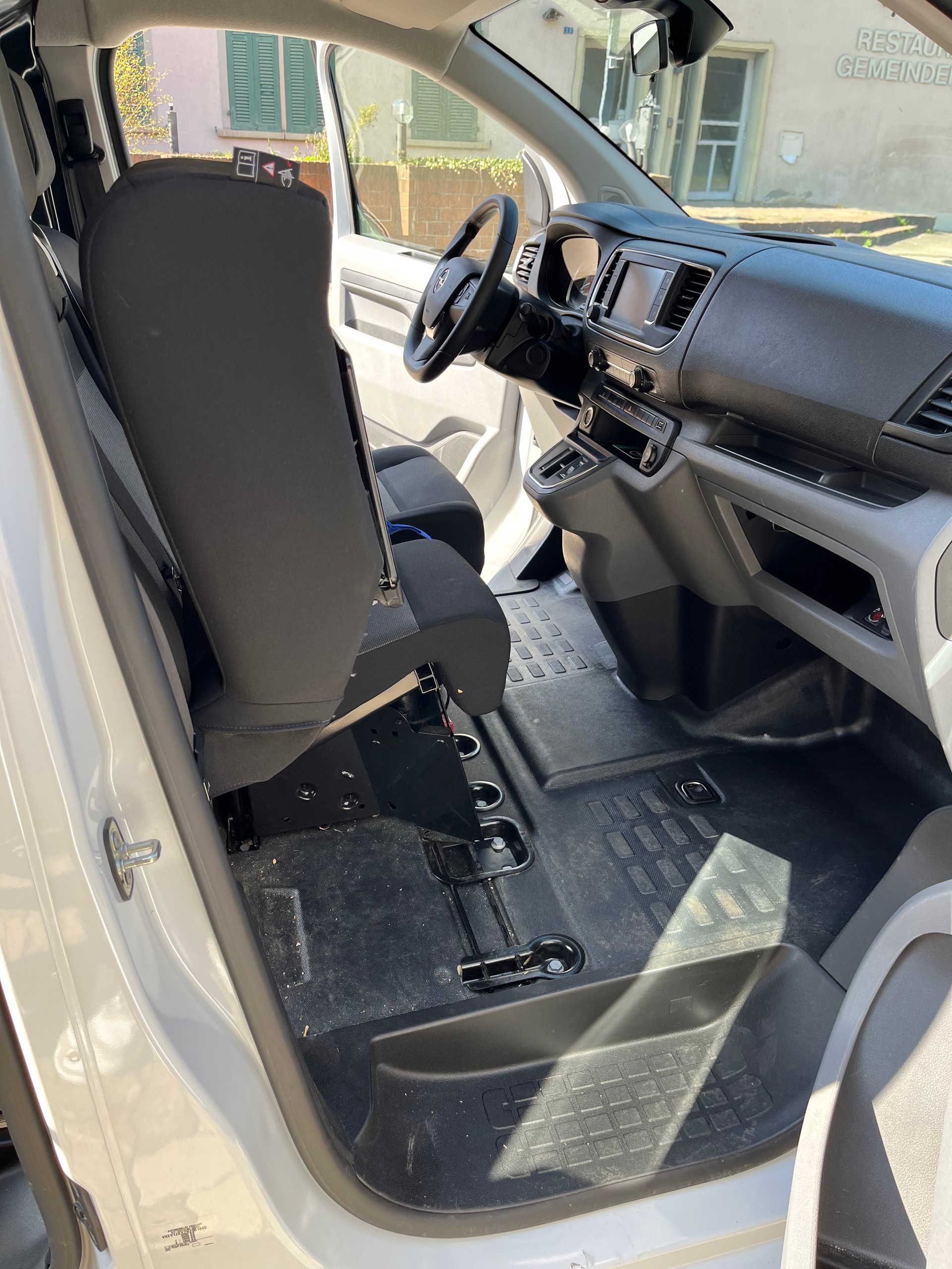 OPEL Vivaro Cargo-e 75 kWh L-image-10