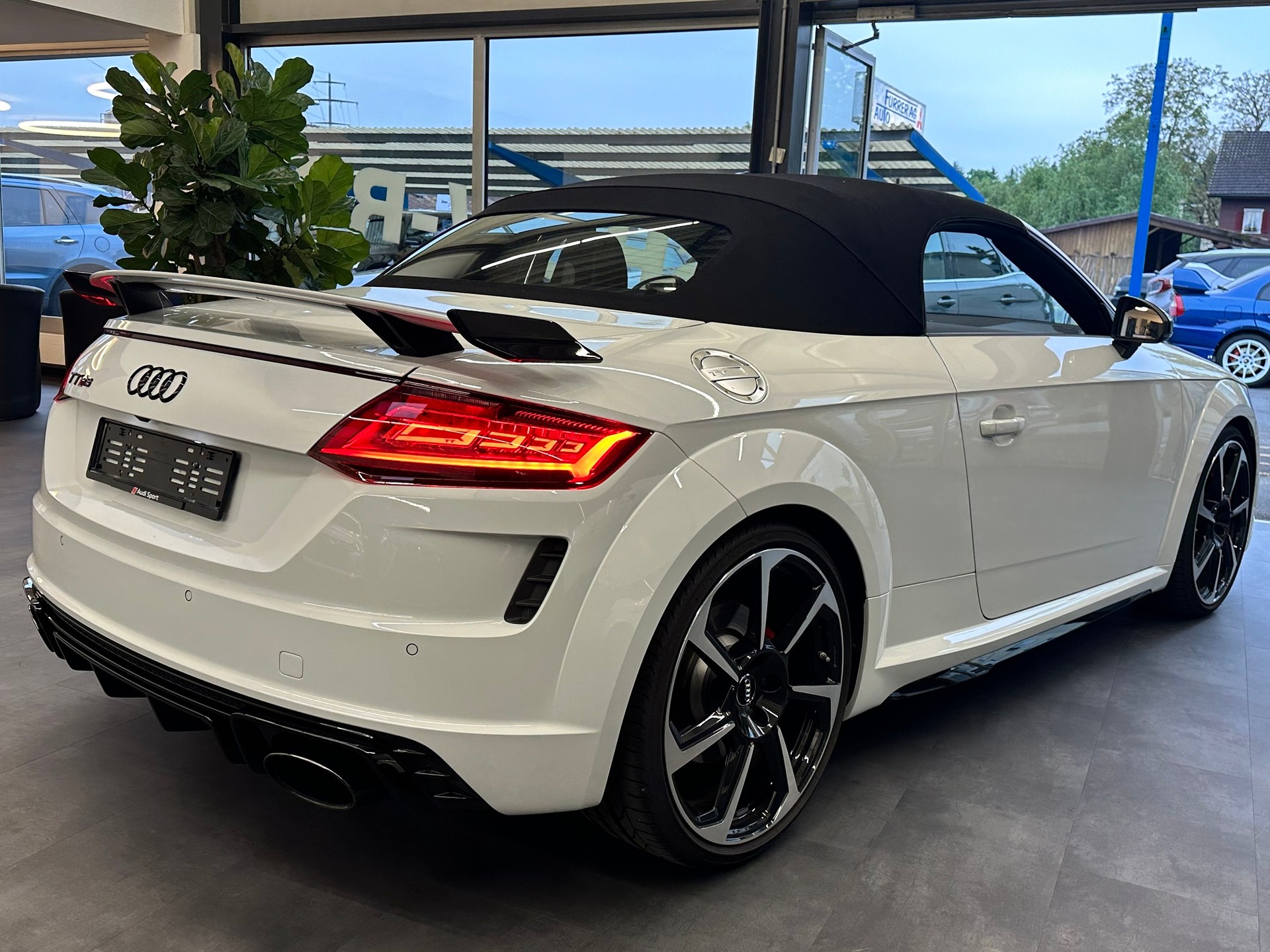 AUDI TT Roadster TTRS S-tronic-image-13