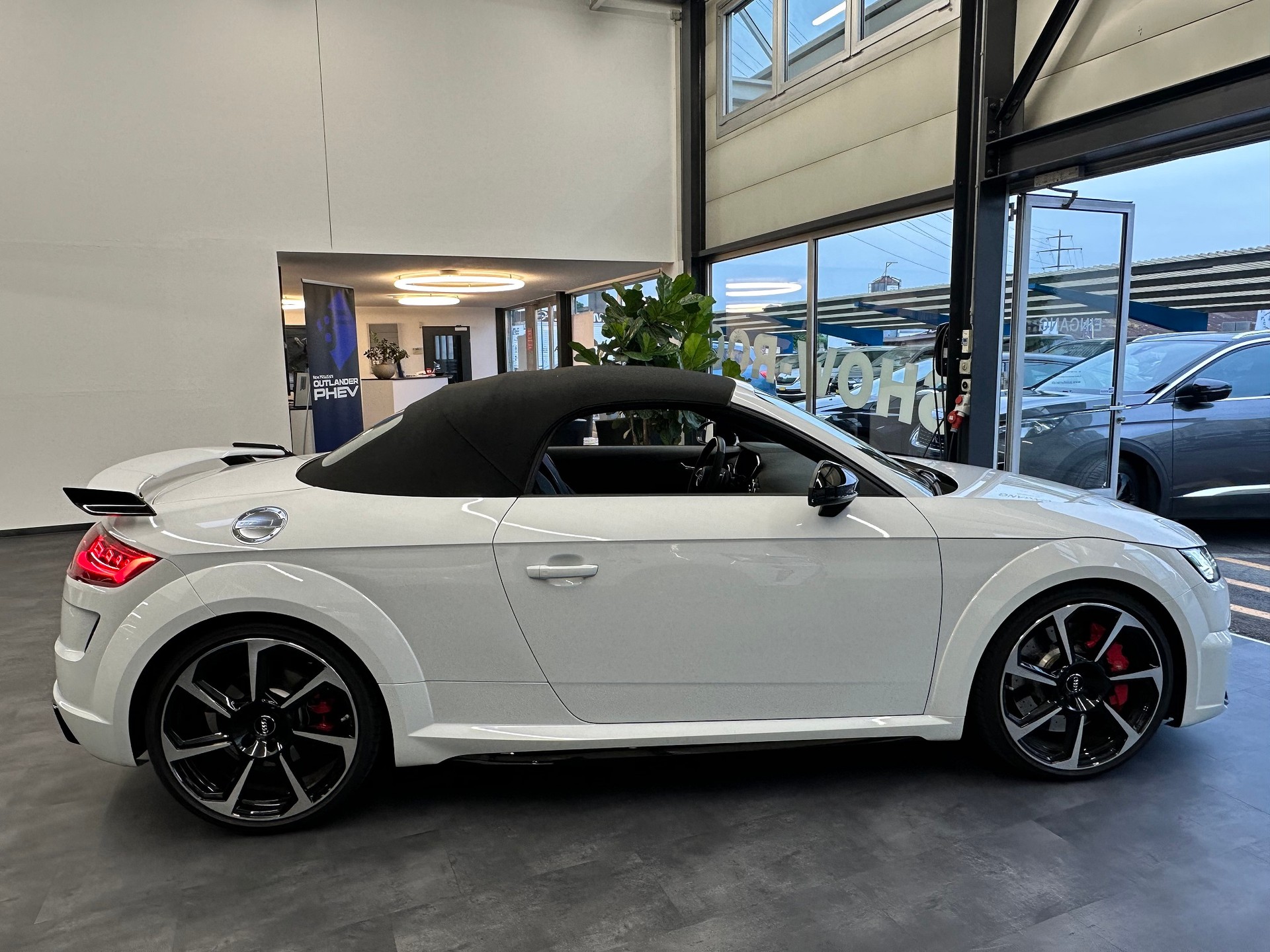AUDI TT Roadster TTRS S-tronic-image-14