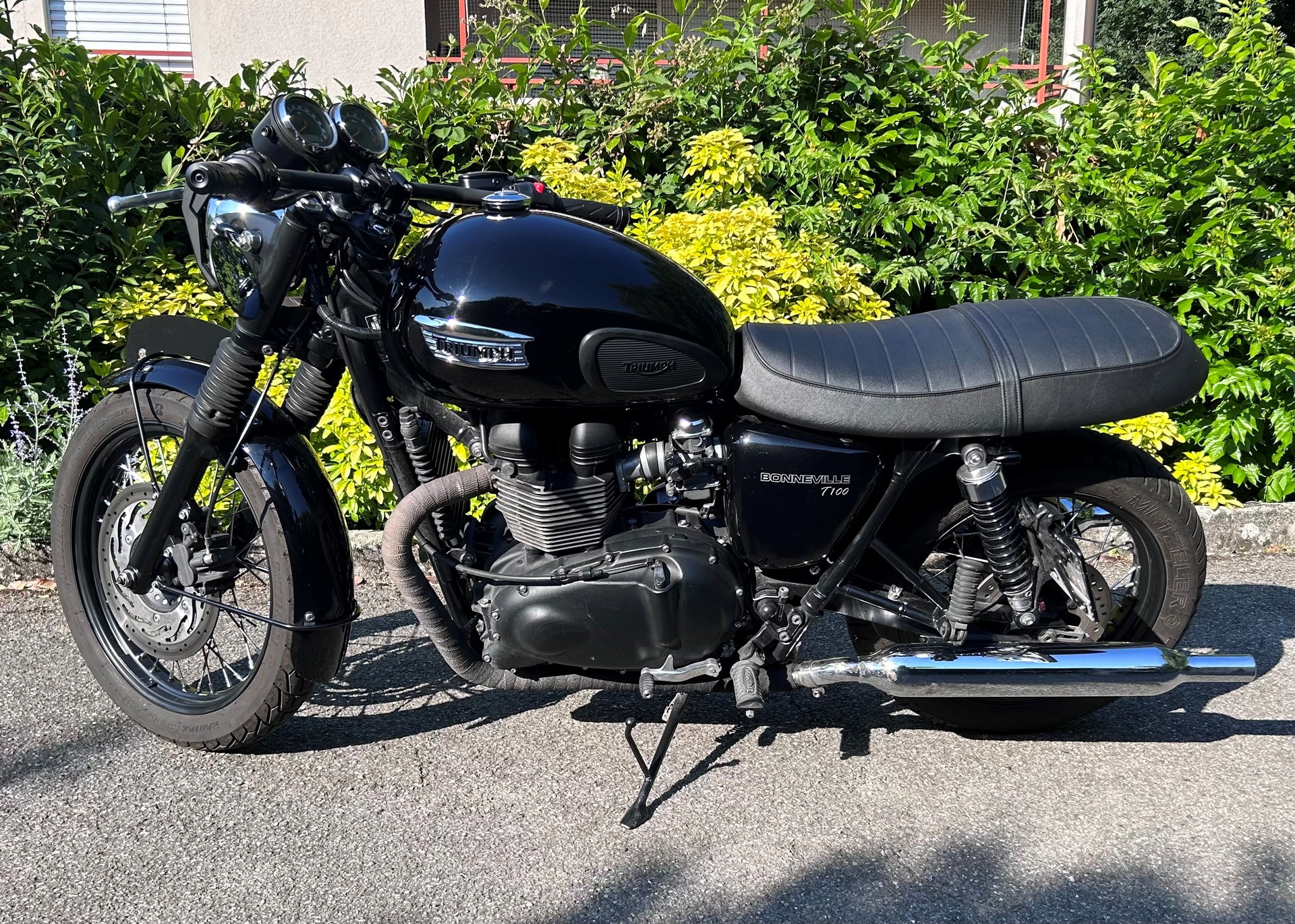 TRIUMPH Bonneville 900 i T 100-image-2