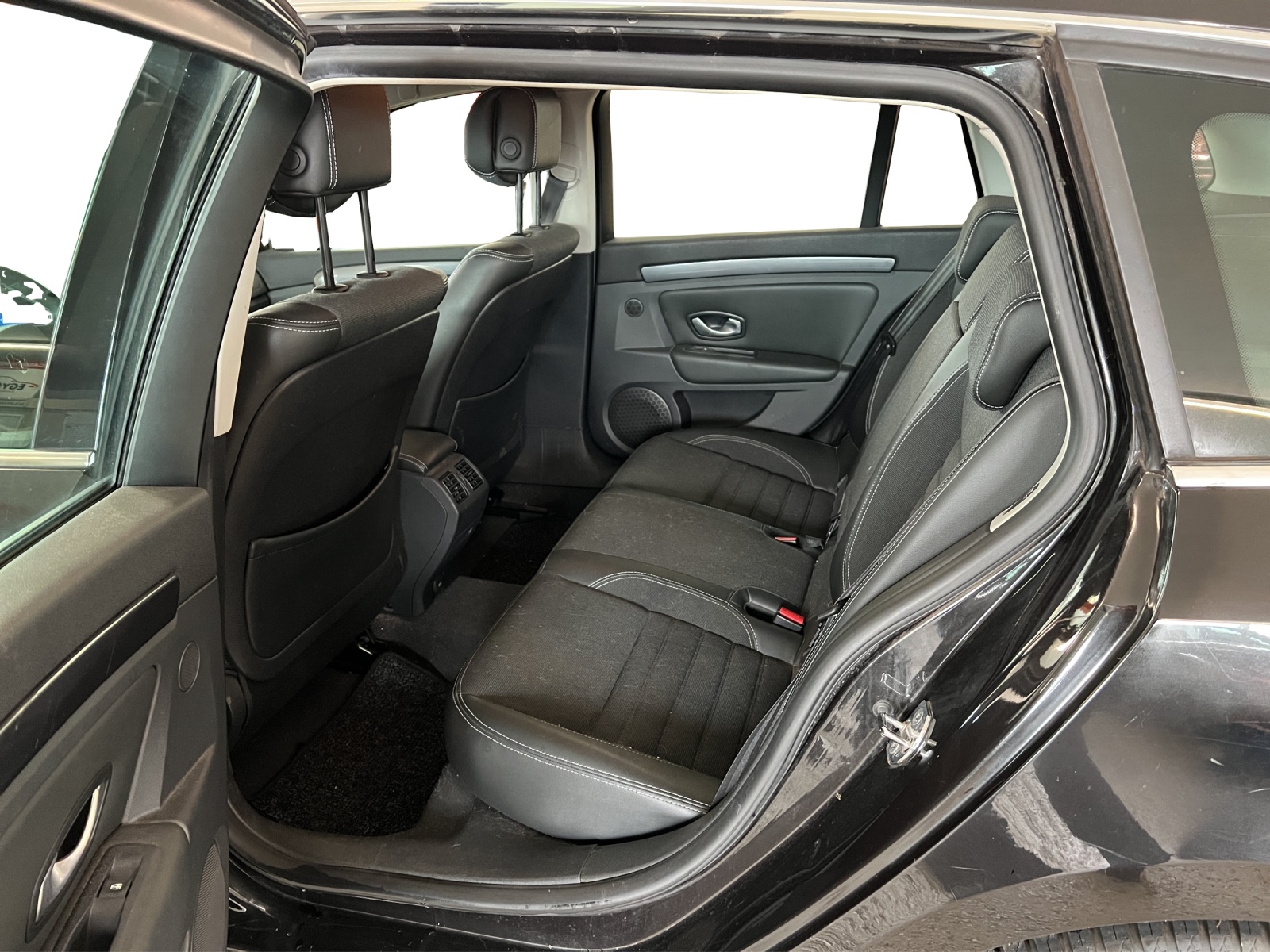 RENAULT Laguna Grandtour 2.0 16V T Dynamique Automatic-image-11