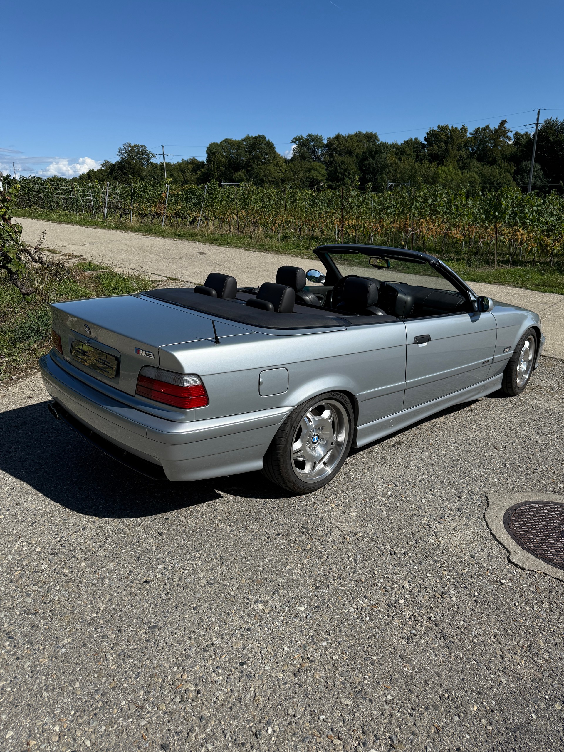 BMW M3 Cabrio-showroom-element-3