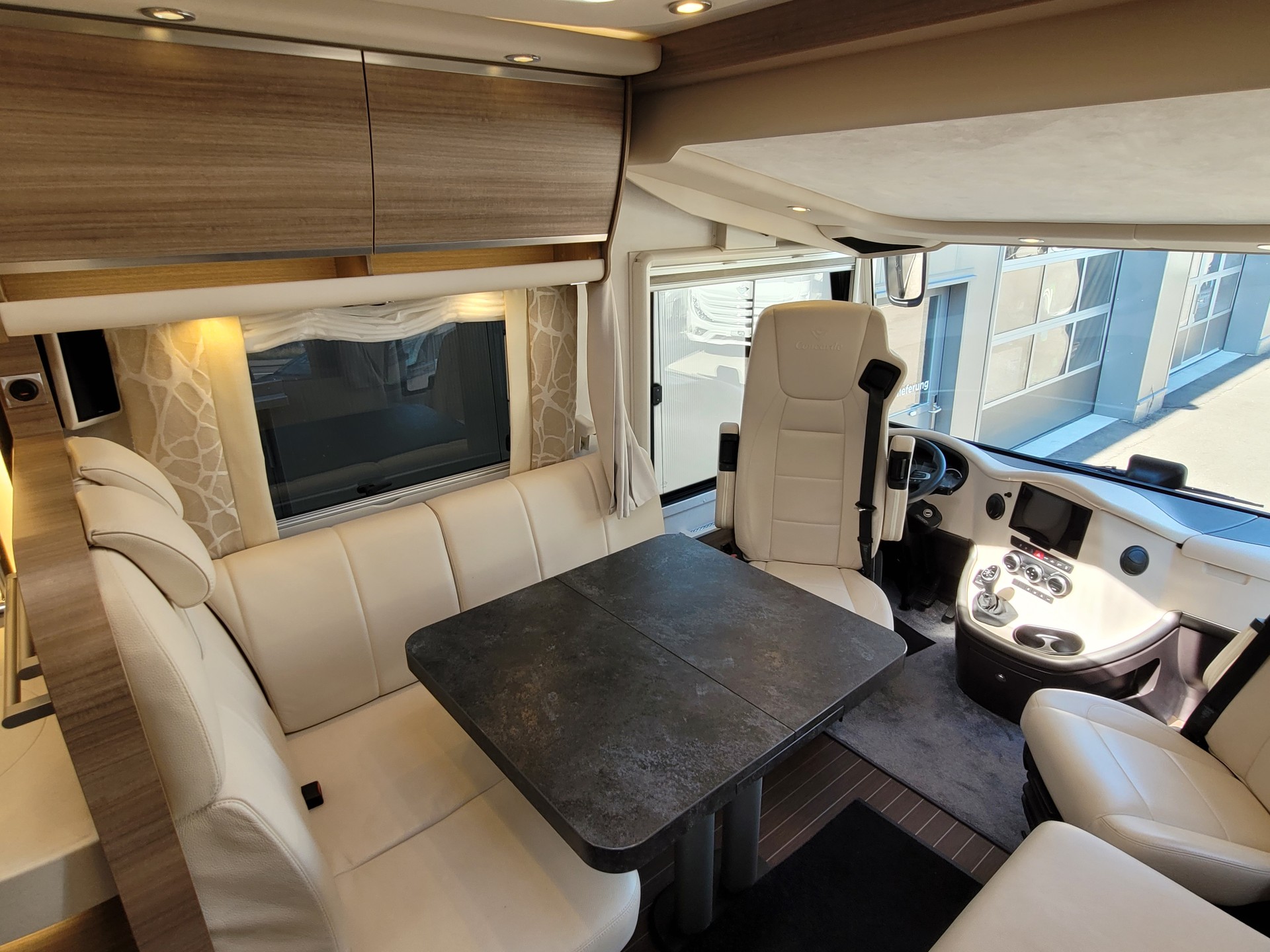 CONCORDE Carver 850 L-image-3