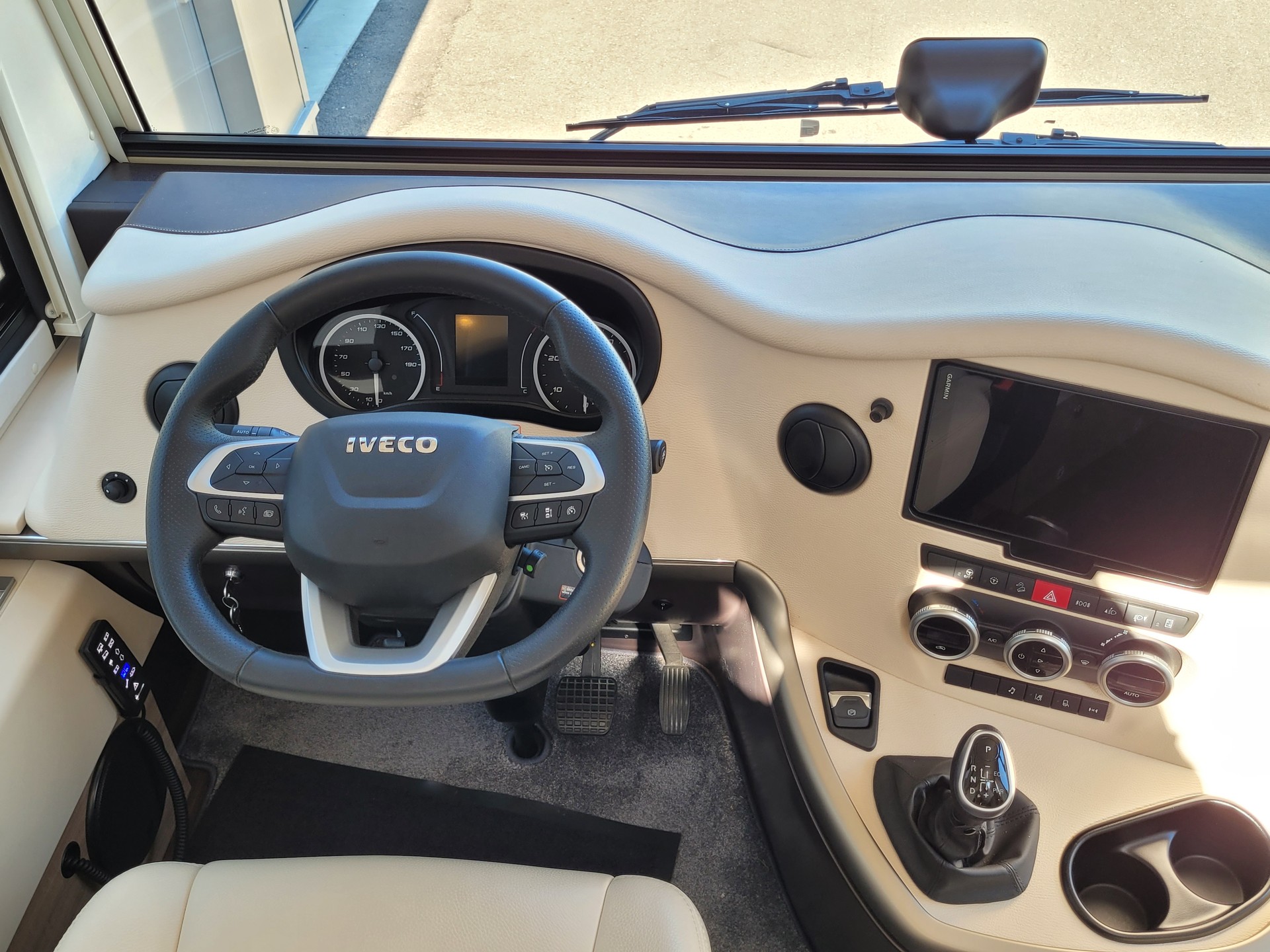 CONCORDE Carver 850 L-image-2