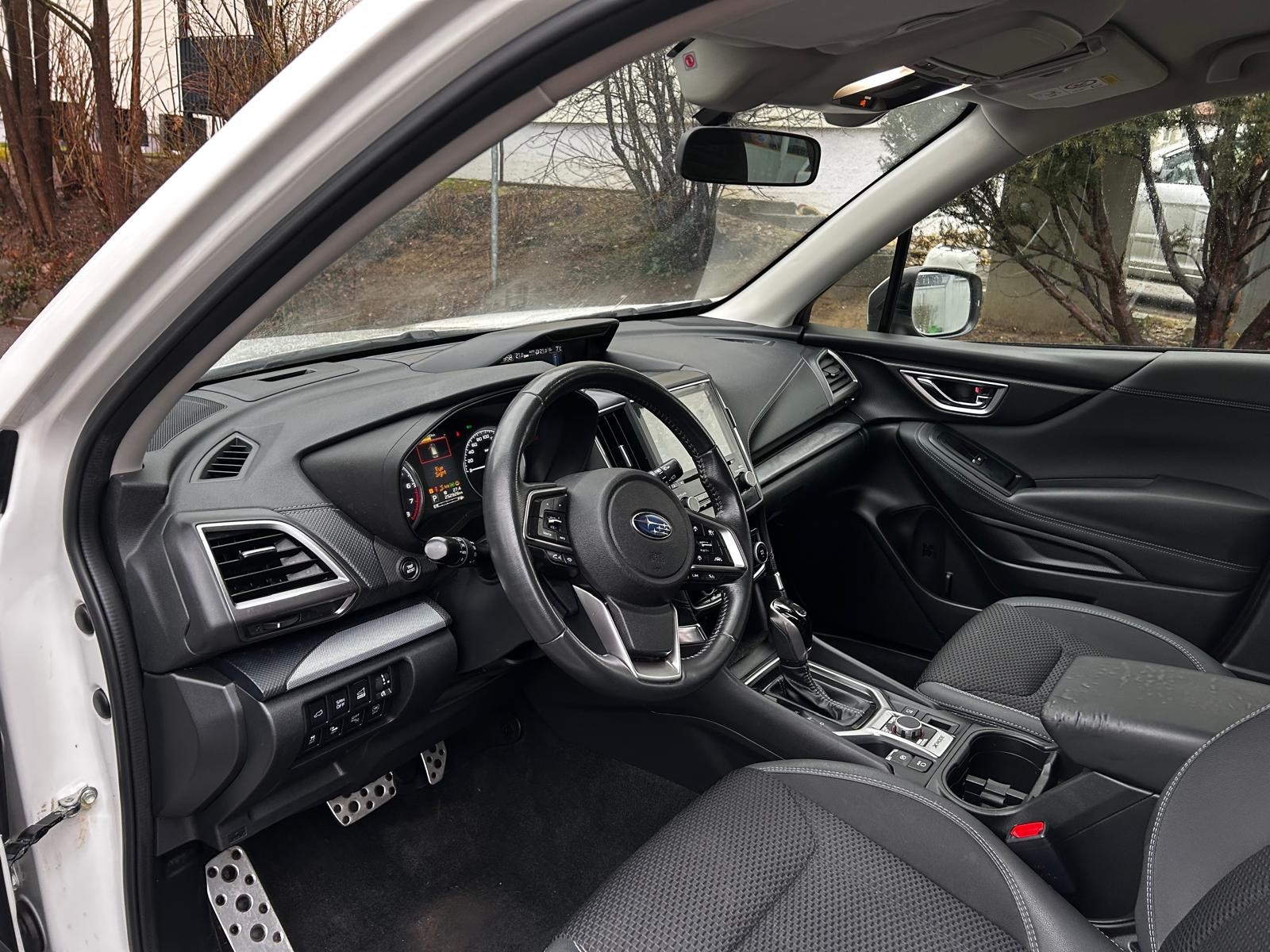 SUBARU Forester 2.0i e-Boxer Advantage Lineartronic-image-12