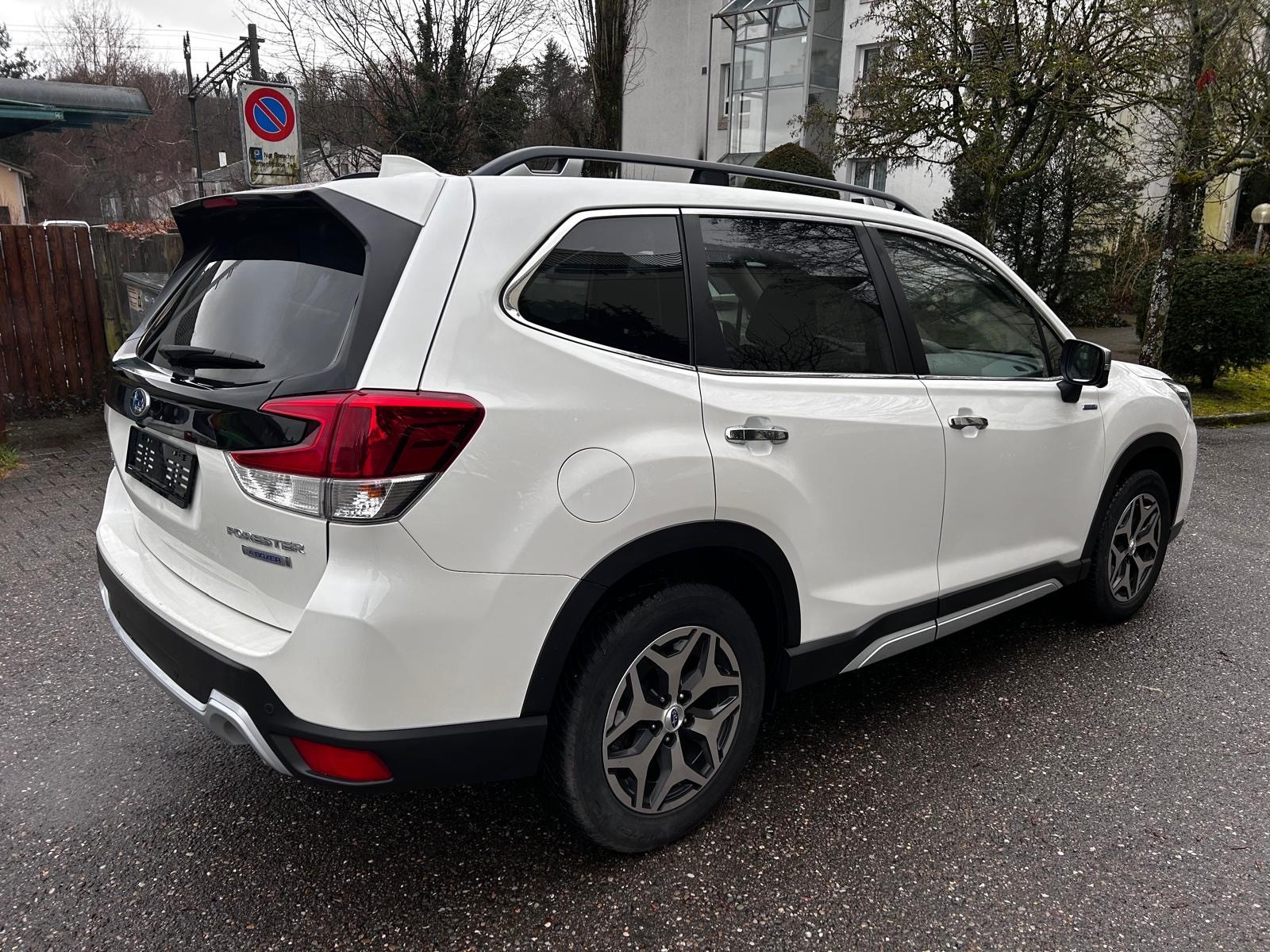 SUBARU Forester 2.0i e-Boxer Advantage Lineartronic-image-5
