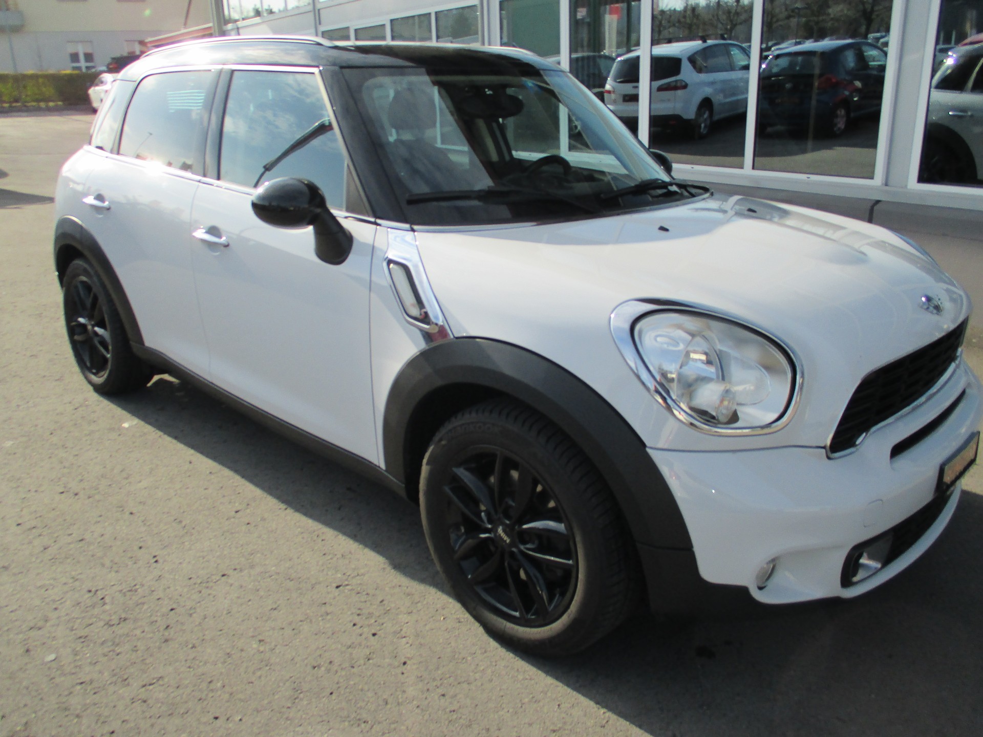 MINI Countryman Cooper S FWD-image-2