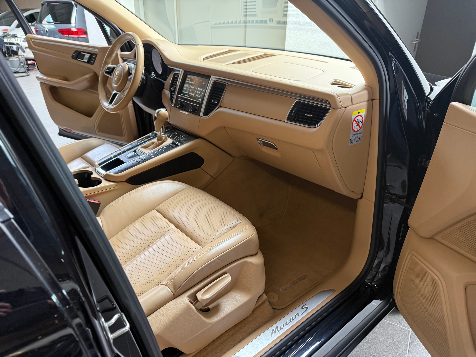 PORSCHE Macan S PDK-image-10