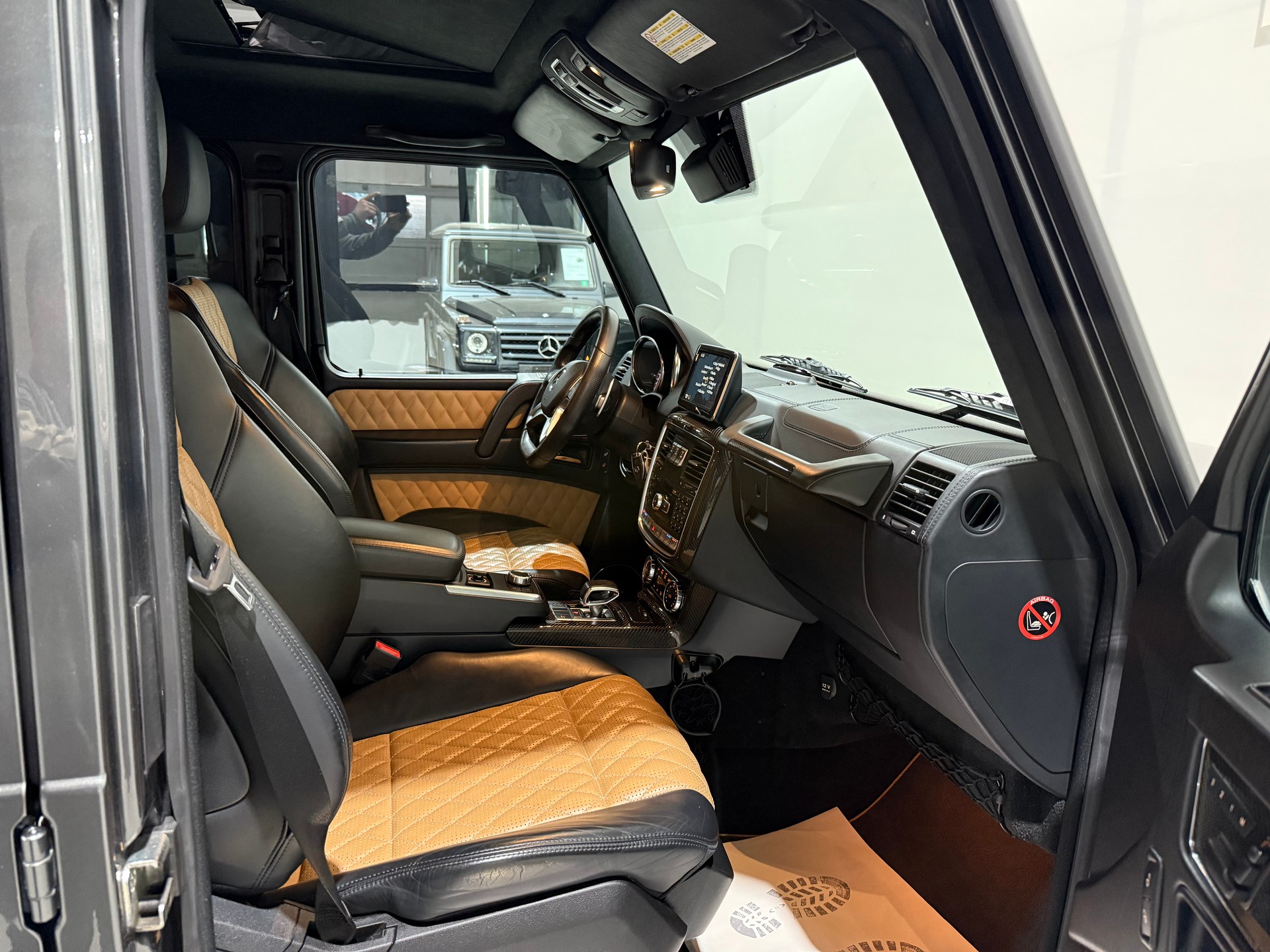 MERCEDES-BENZ G 63 AMG Automatic-image-11