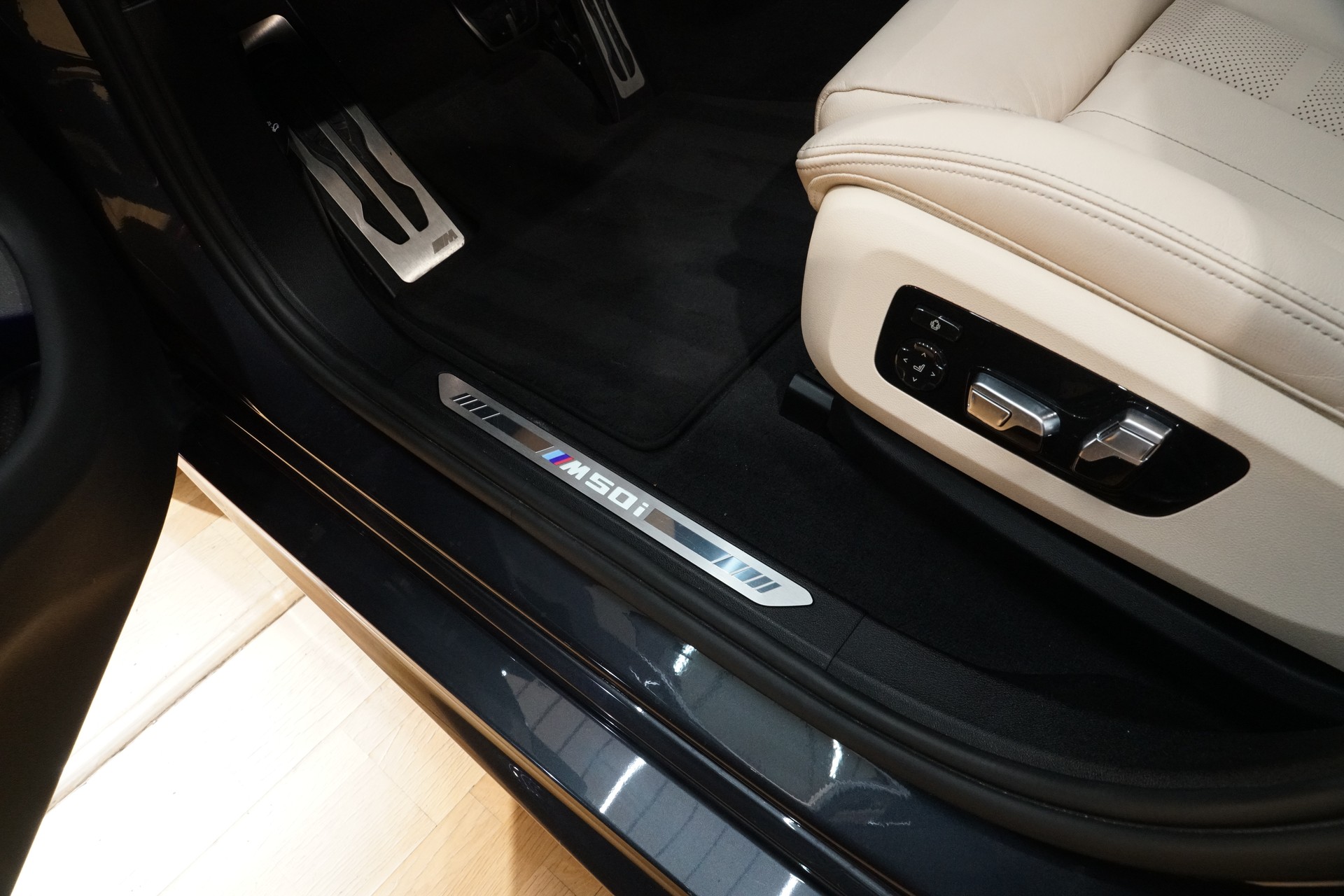 BMW X6 M50i Steptronic-image-16