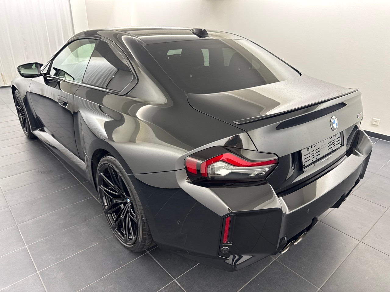 BMW M2 Steptronic-showroom-element-1