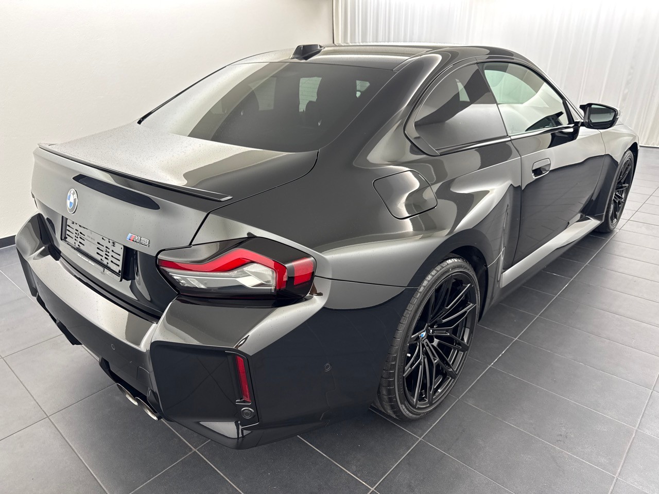 BMW M2 Steptronic-showroom-element-2
