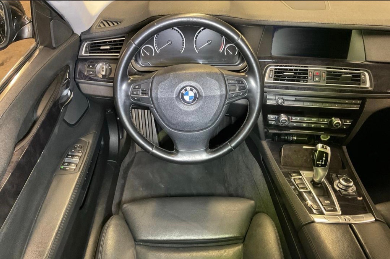 BMW 730-image-2