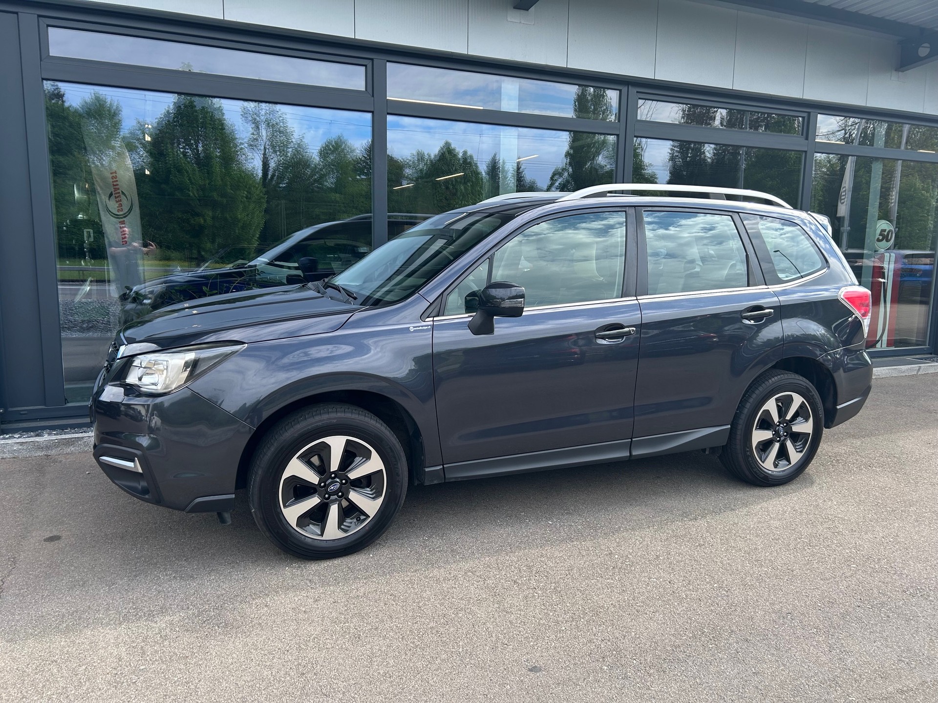 SUBARU Forester 2.0i Swiss-image-2