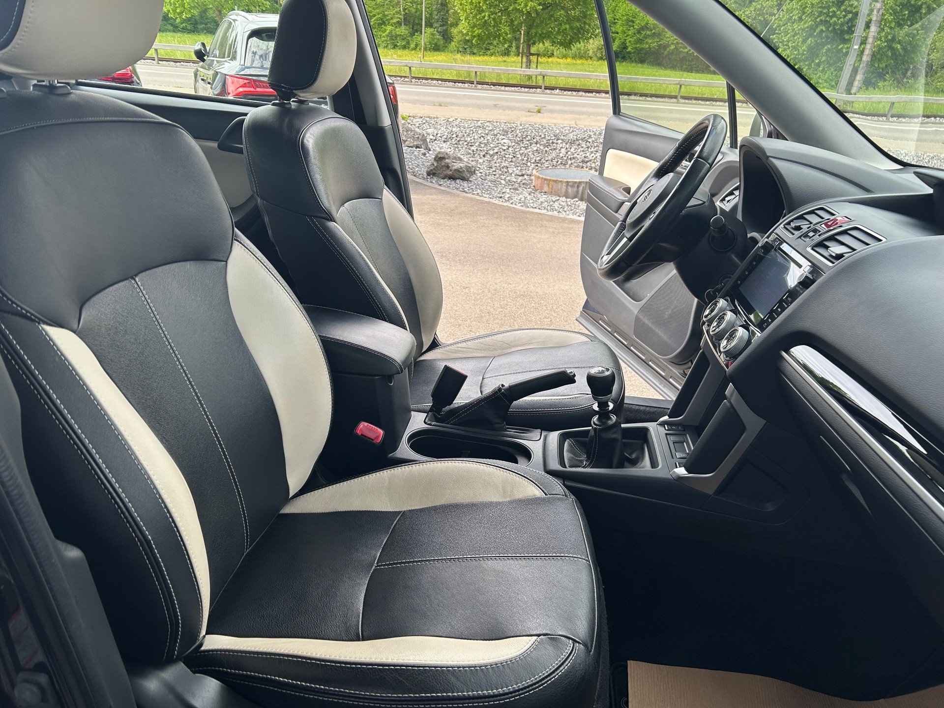 SUBARU Forester 2.0i Swiss-image-11