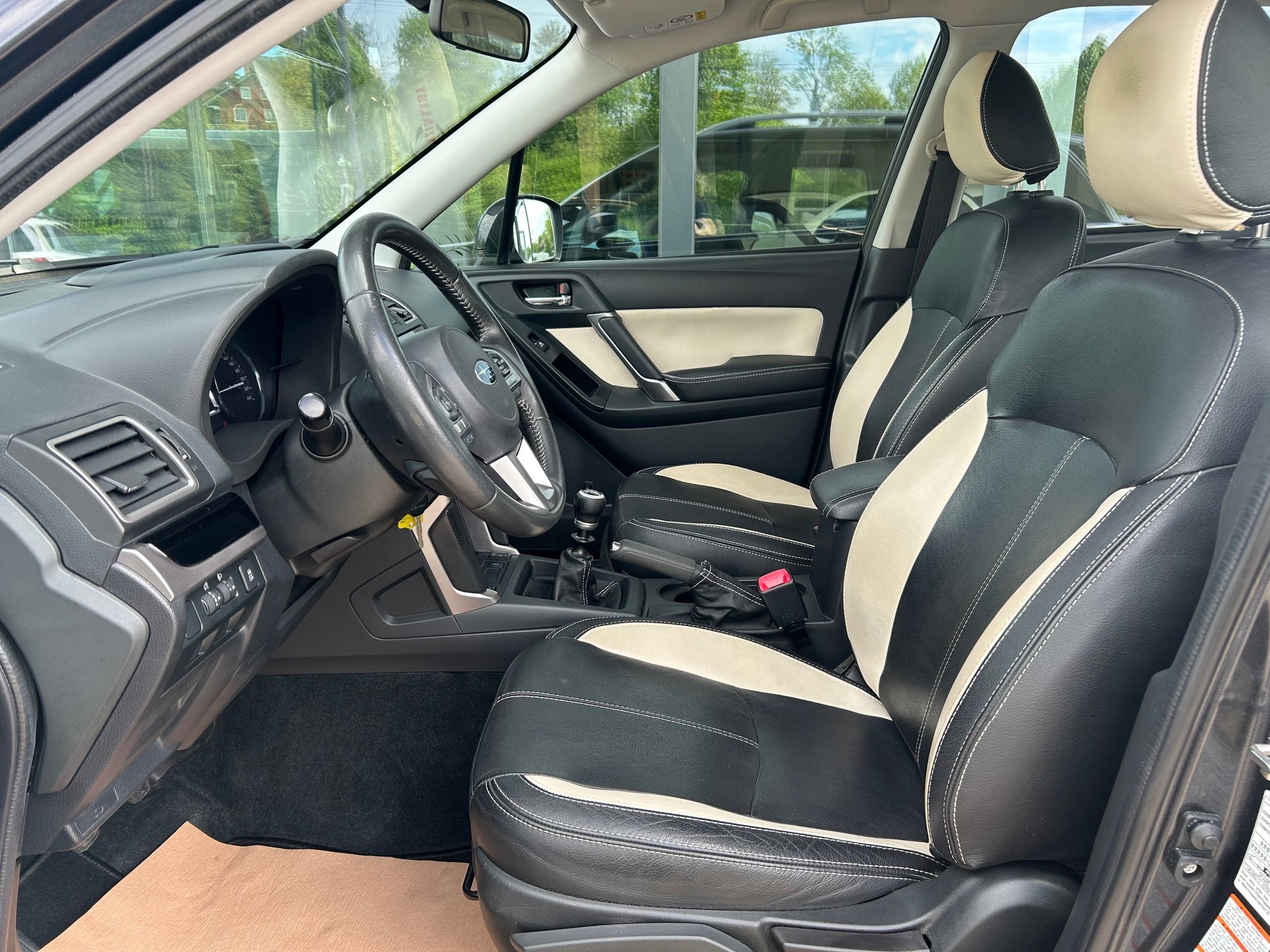 SUBARU Forester 2.0i Swiss-image-9
