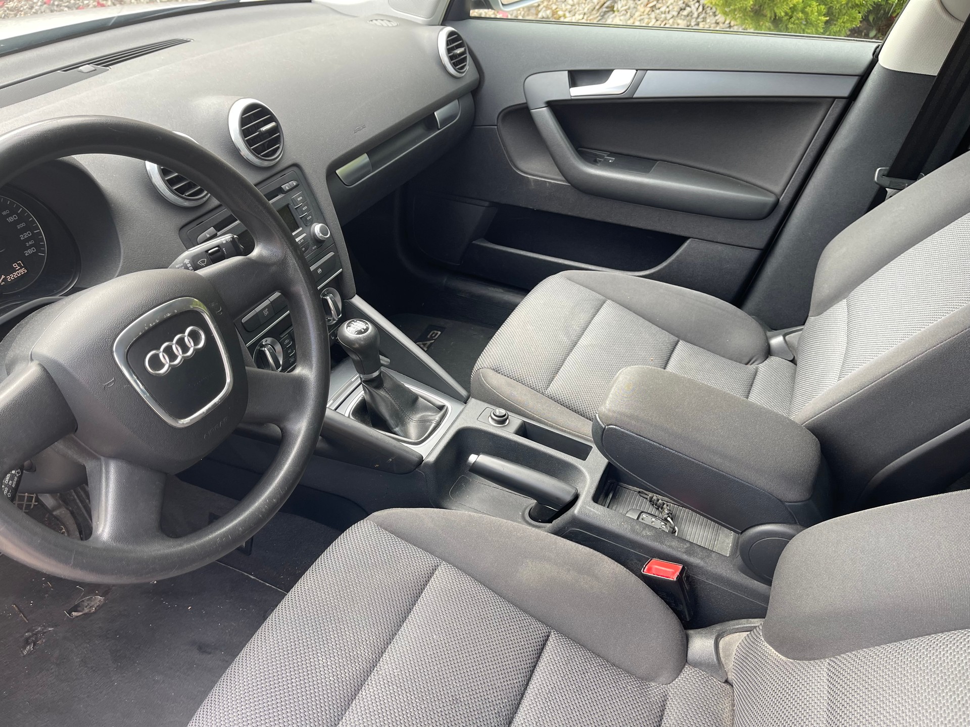 AUDI A3 Sportback 1.8 TFSI Ambition-image-8
