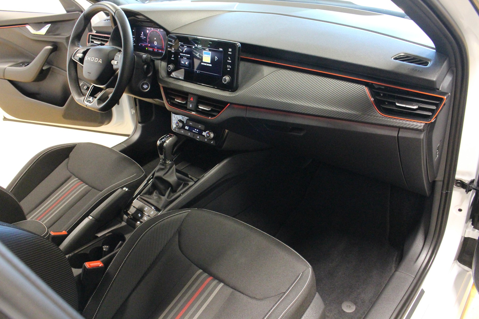 SKODA Kamiq 1.5 TSI Monte Carlo DSG 150PS *Facelift Model *Panorama-Glasdach *5 jahre Werks-Garantie *elektr. Heckklappe *elektr. AHK-image-17