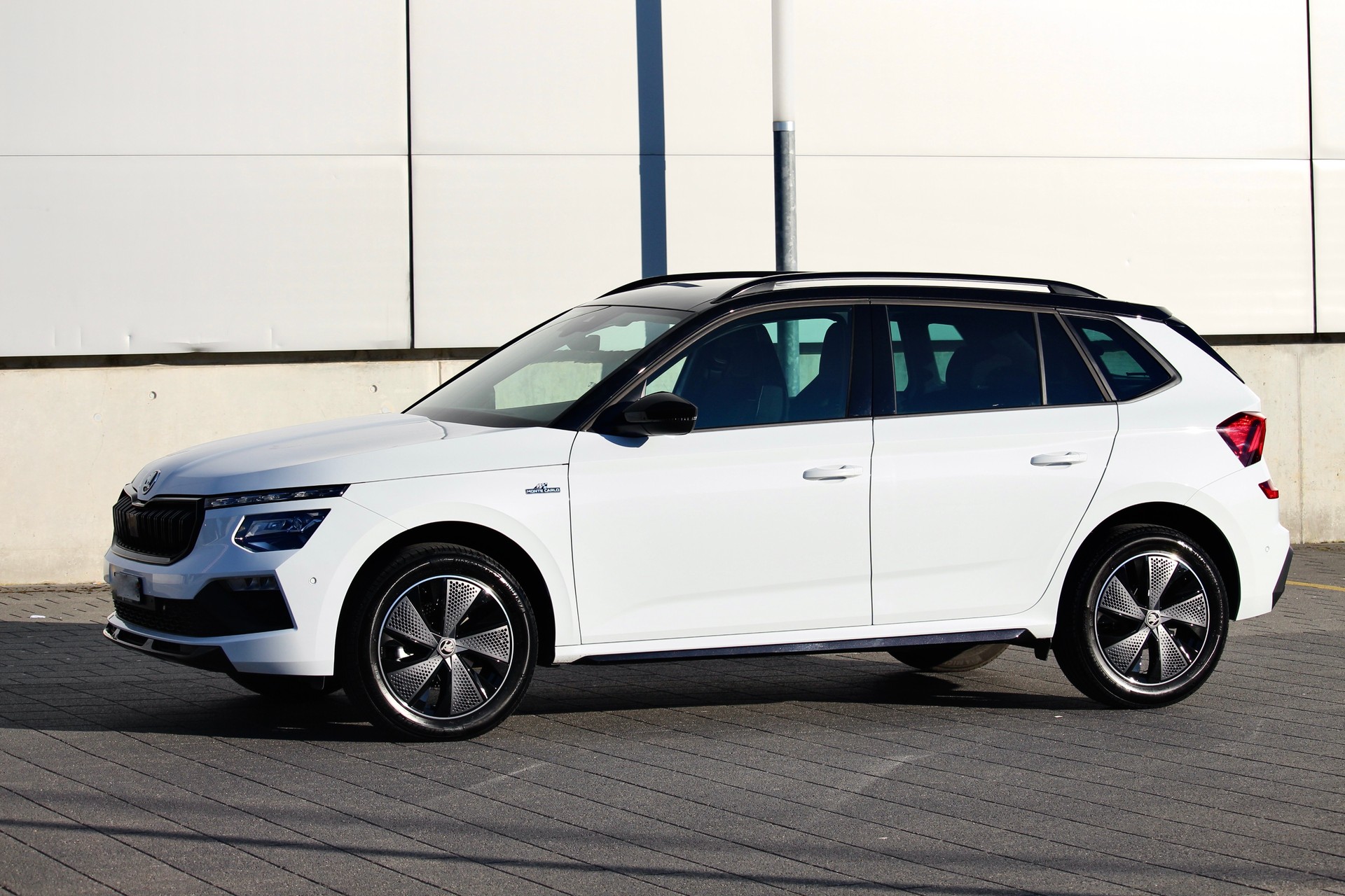 SKODA Kamiq 1.5 TSI Monte Carlo DSG 150PS *Facelift Model *Panorama-Glasdach *5 jahre Werks-Garantie *elektr. Heckklappe *elektr. AHK-image-8