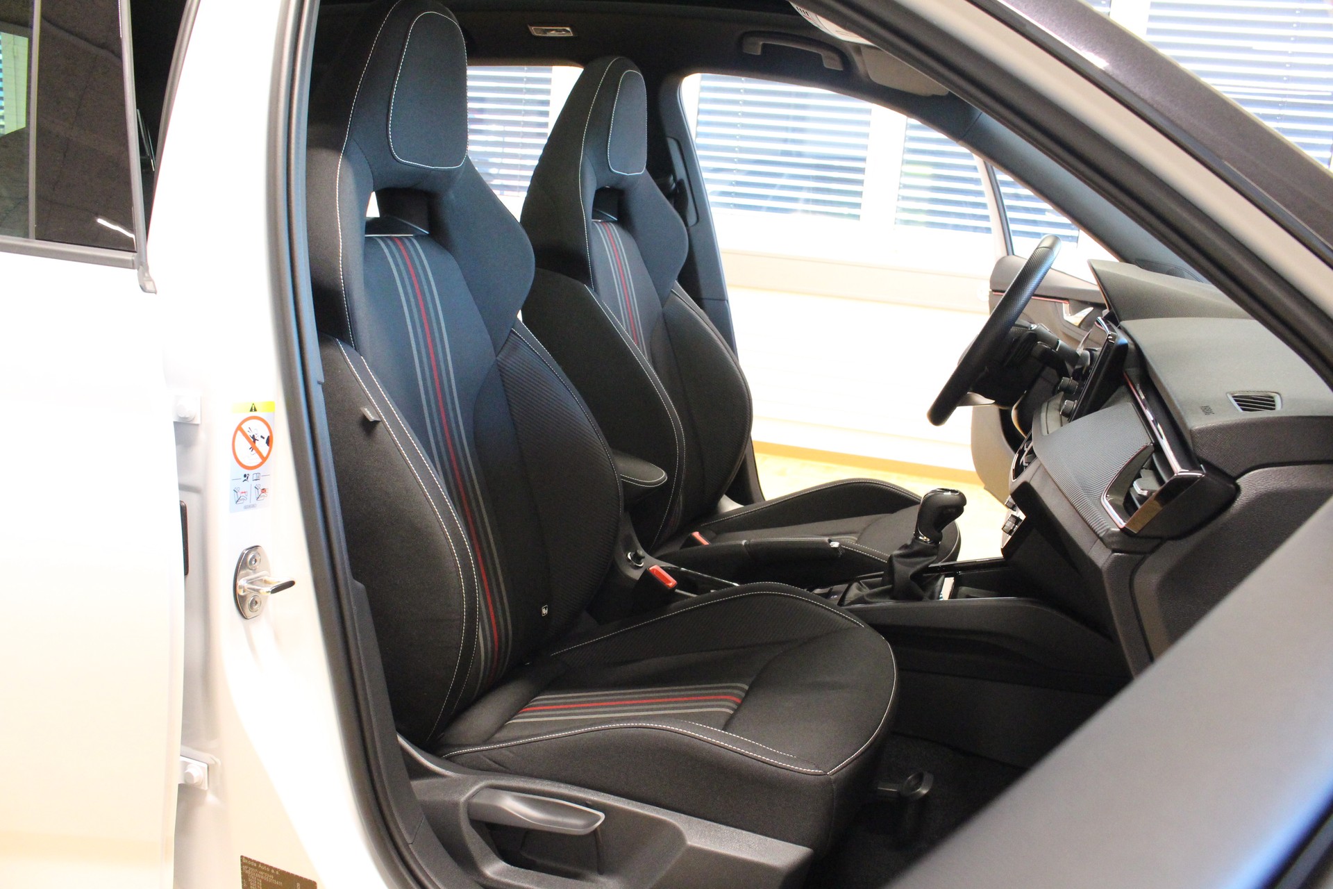 SKODA Kamiq 1.5 TSI Monte Carlo DSG 150PS *Facelift Model *Panorama-Glasdach *5 jahre Werks-Garantie *elektr. Heckklappe *elektr. AHK-image-18