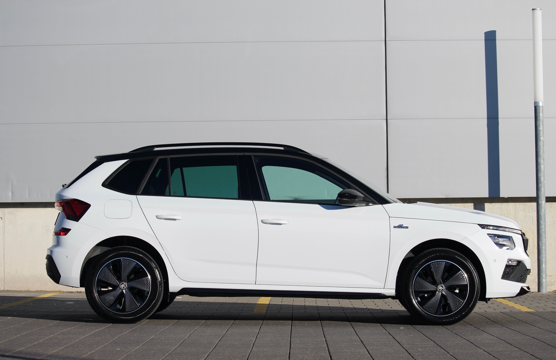 SKODA Kamiq 1.5 TSI Monte Carlo DSG 150PS *Facelift Model *Panorama-Glasdach *5 jahre Werks-Garantie *elektr. Heckklappe *elektr. AHK-showroom-element-3