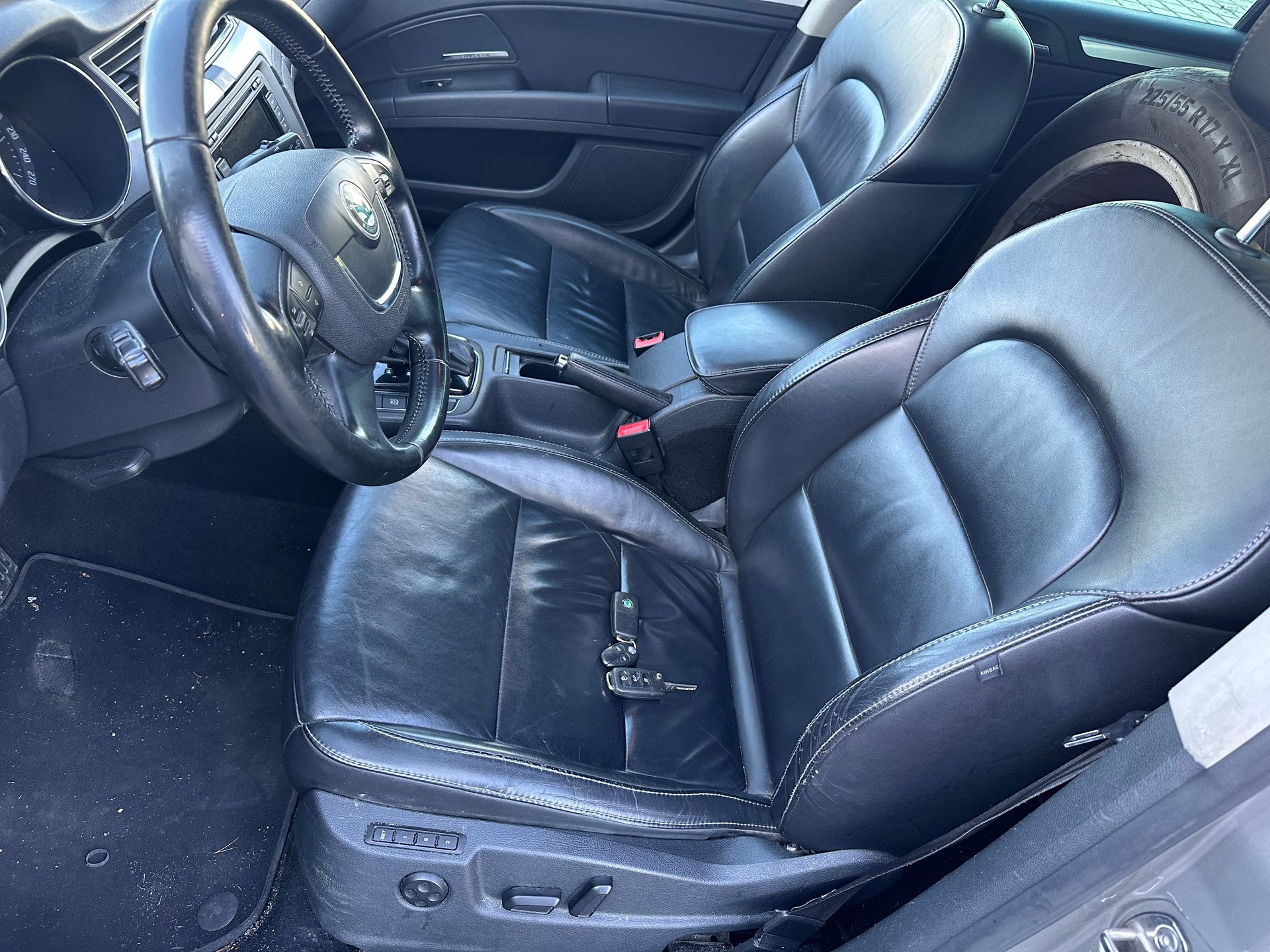SKODA Superb Combi 2.0 TDi Elegance 4x4 DSG-image-6
