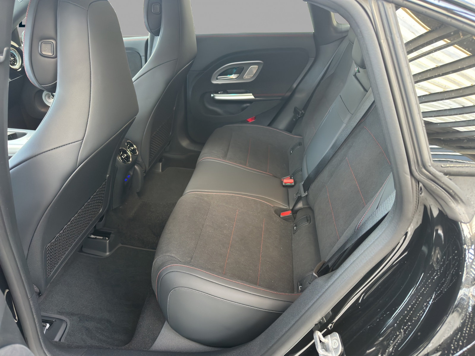 MERCEDES-BENZ CLA 220 8G-DCT 4Matic-image-13
