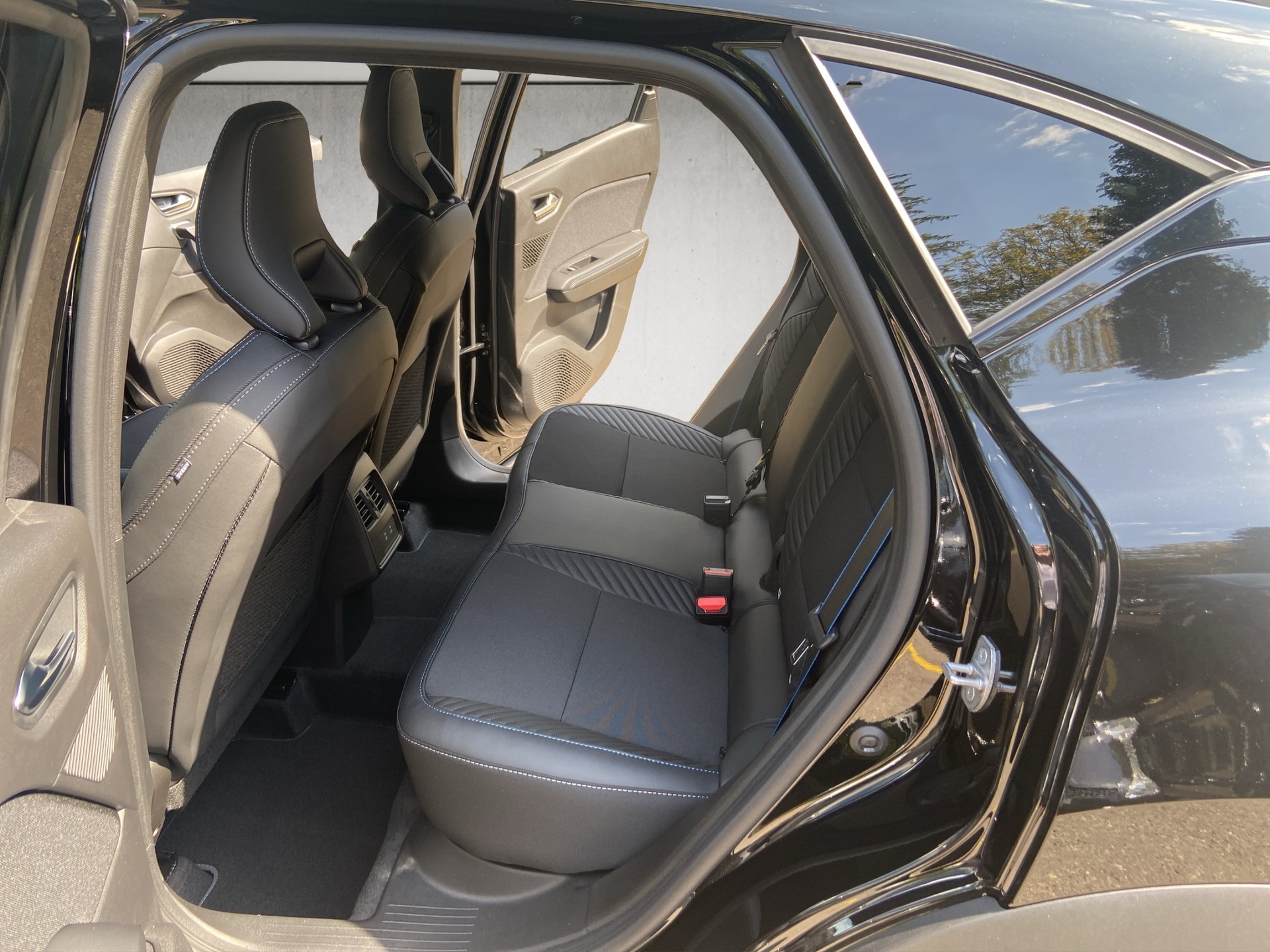 RENAULT Captur 1.8 E-Tech 160 Esprit Alpine DHT-image-11