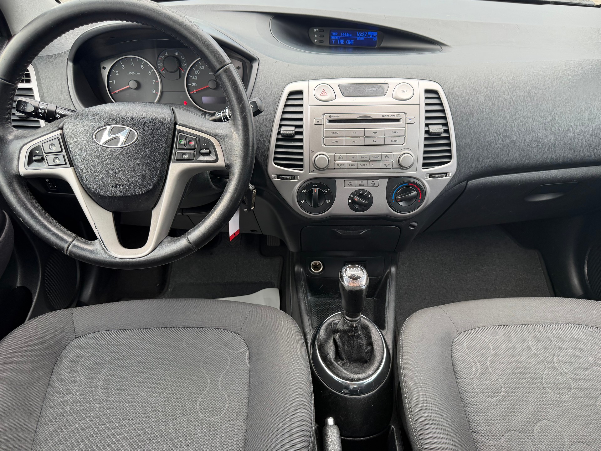 HYUNDAI i20 1.4 Style-image-9