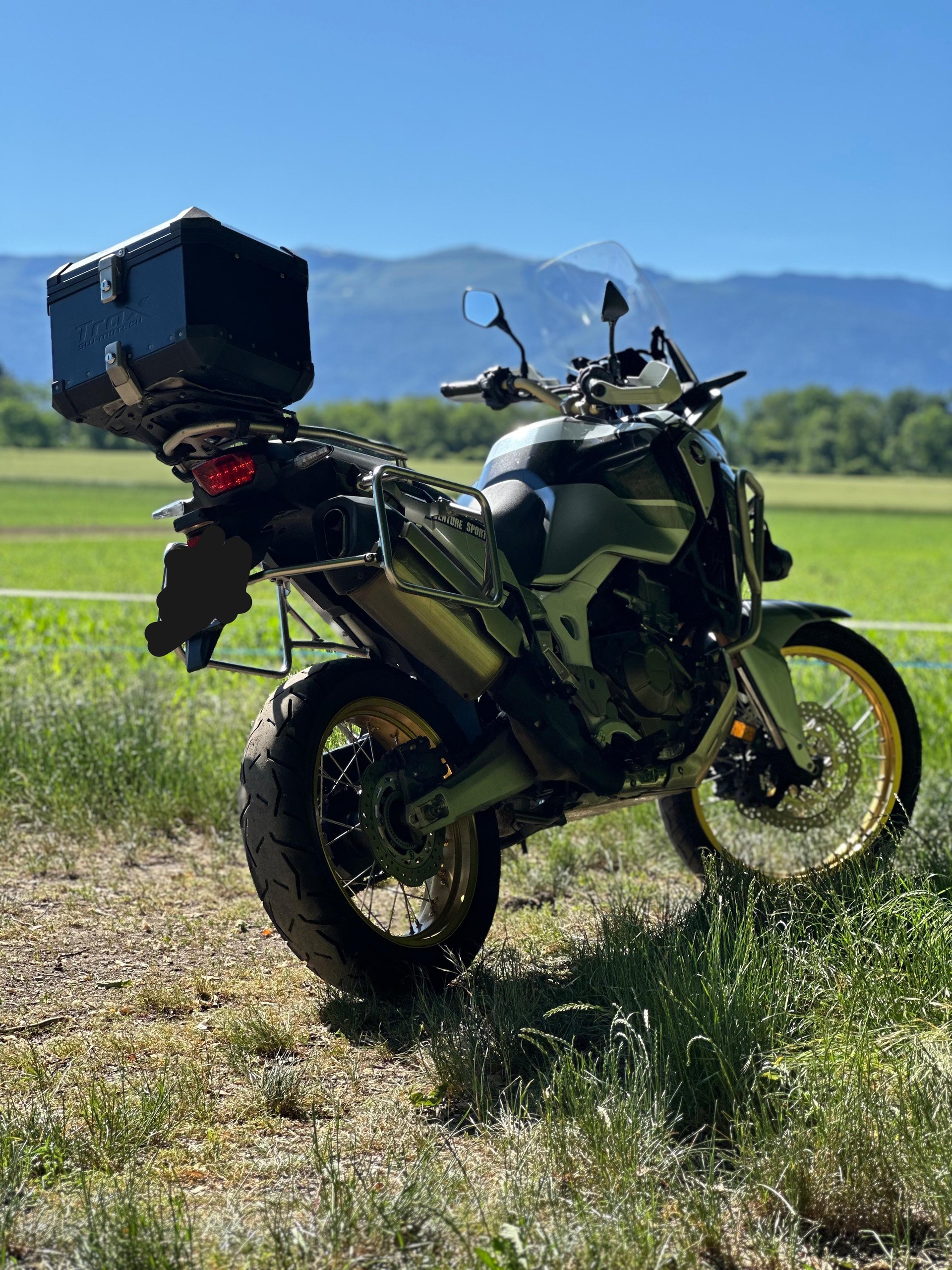 HONDA CRF 1000A Africa Twin-image-2