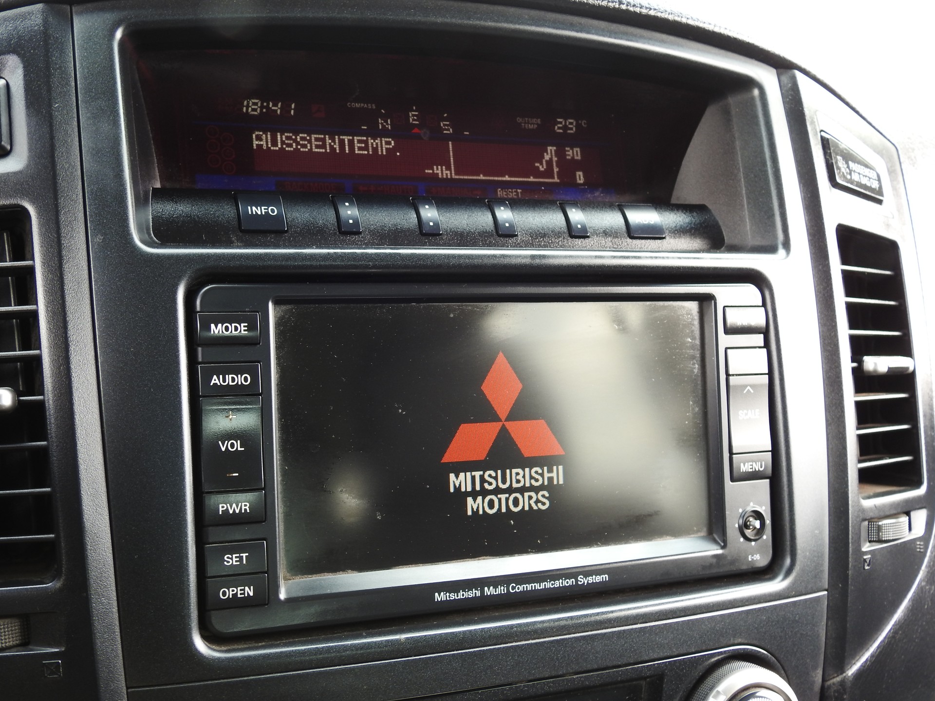 MITSUBISHI Pajero 3.2 DI-D Swiss Edition Automatic-image-23