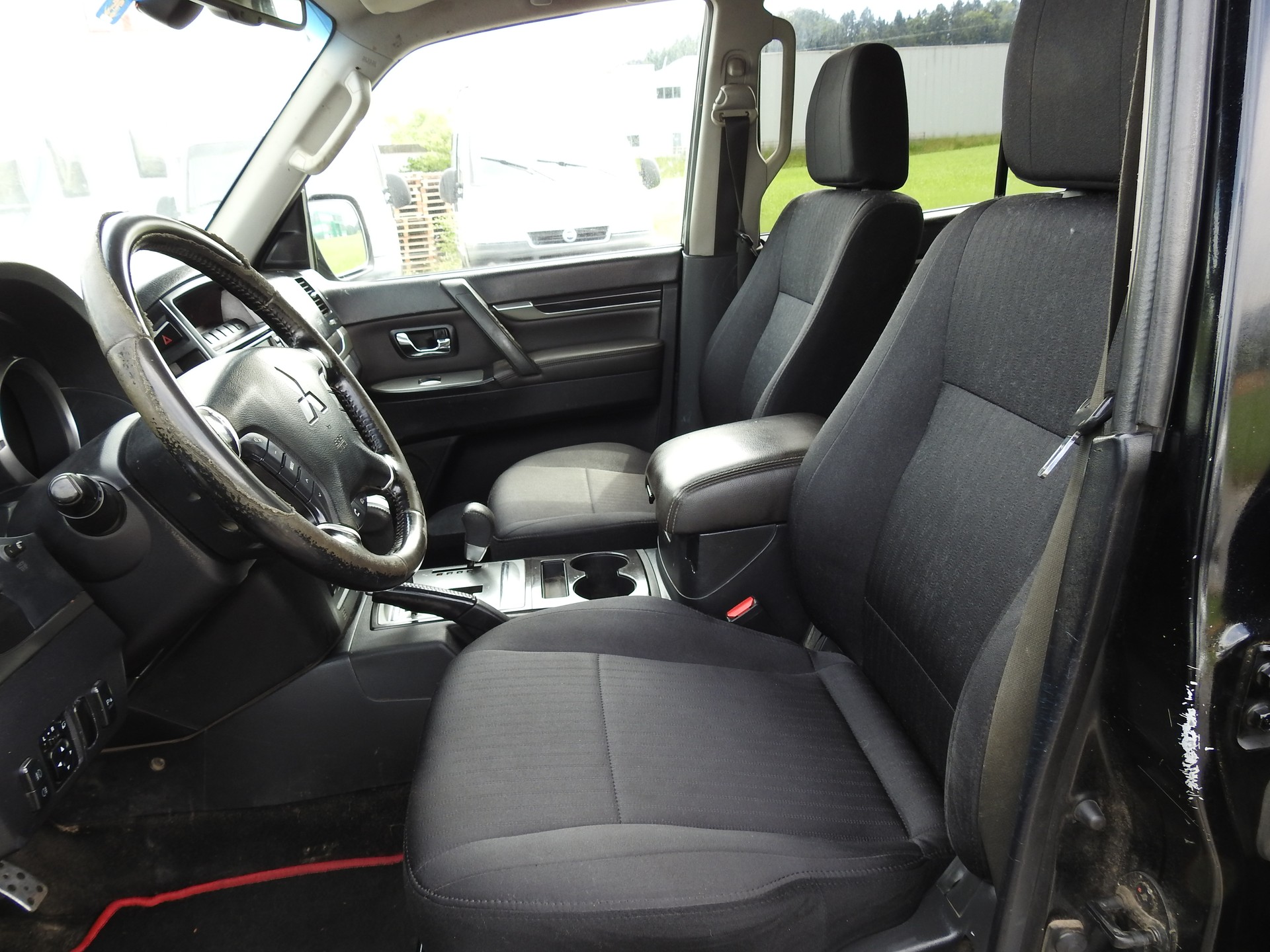MITSUBISHI Pajero 3.2 DI-D Swiss Edition Automatic-image-13