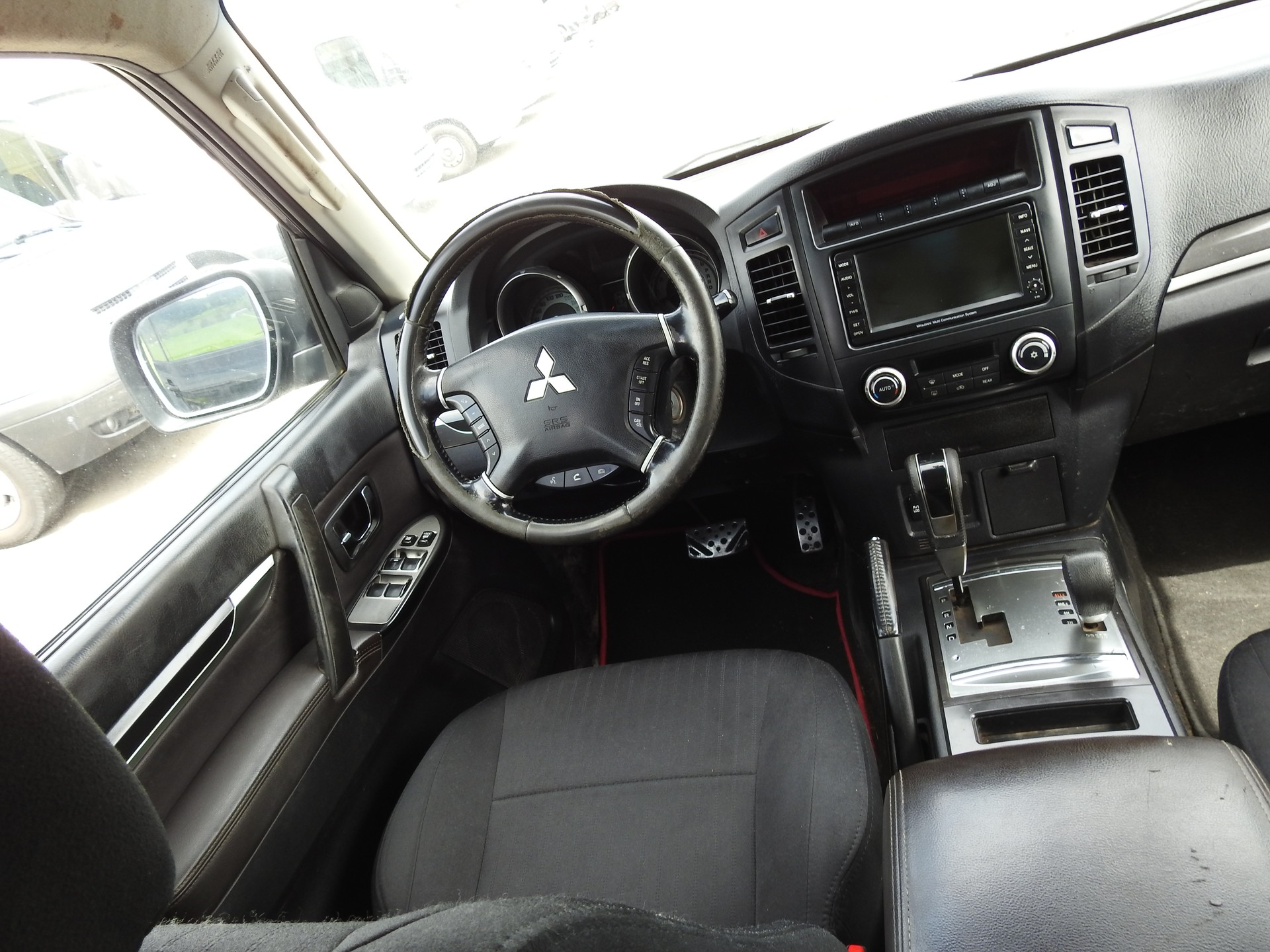 MITSUBISHI Pajero 3.2 DI-D Swiss Edition Automatic-image-19
