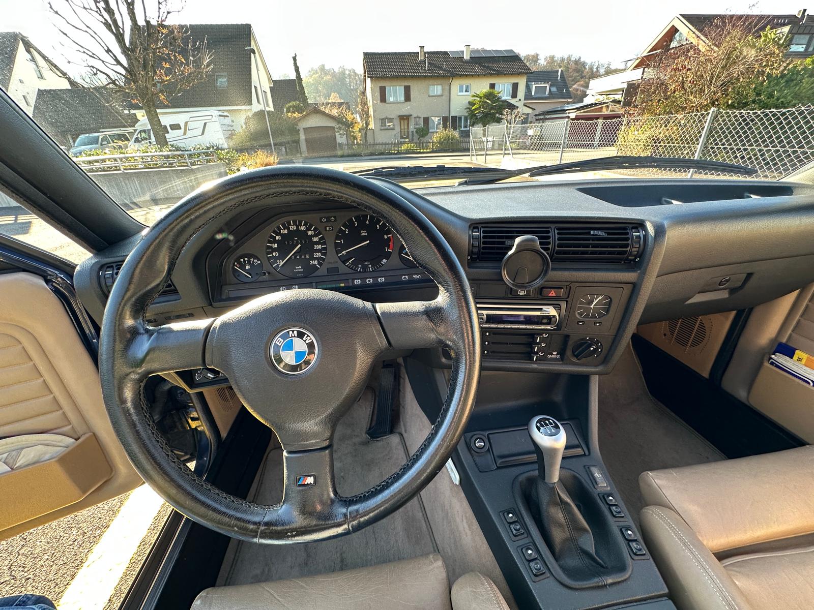 BMW 318i Cabrio-image-3