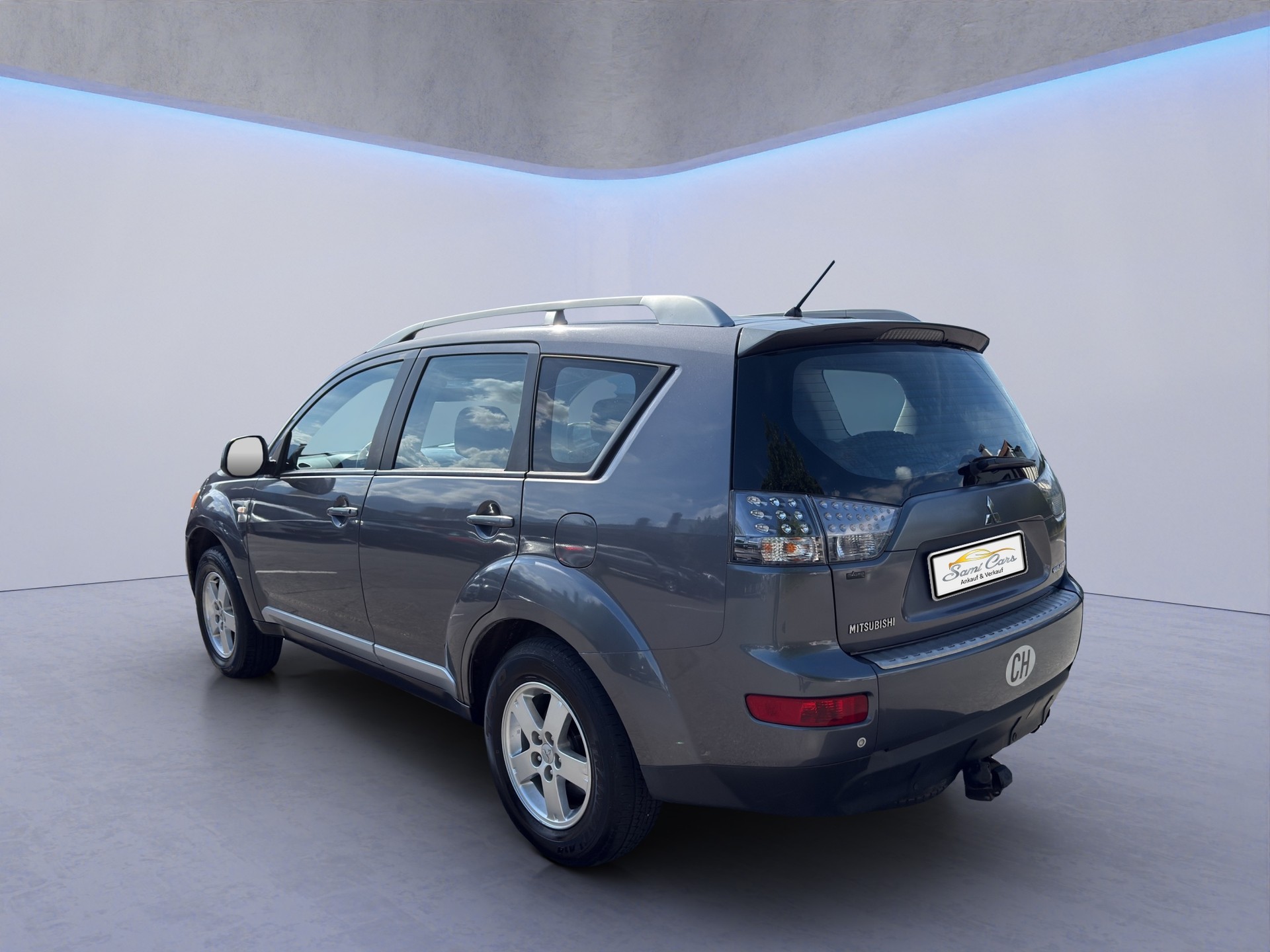 MITSUBISHI Outlander 2.0 DID Instyle 4WD-showroom-element-3