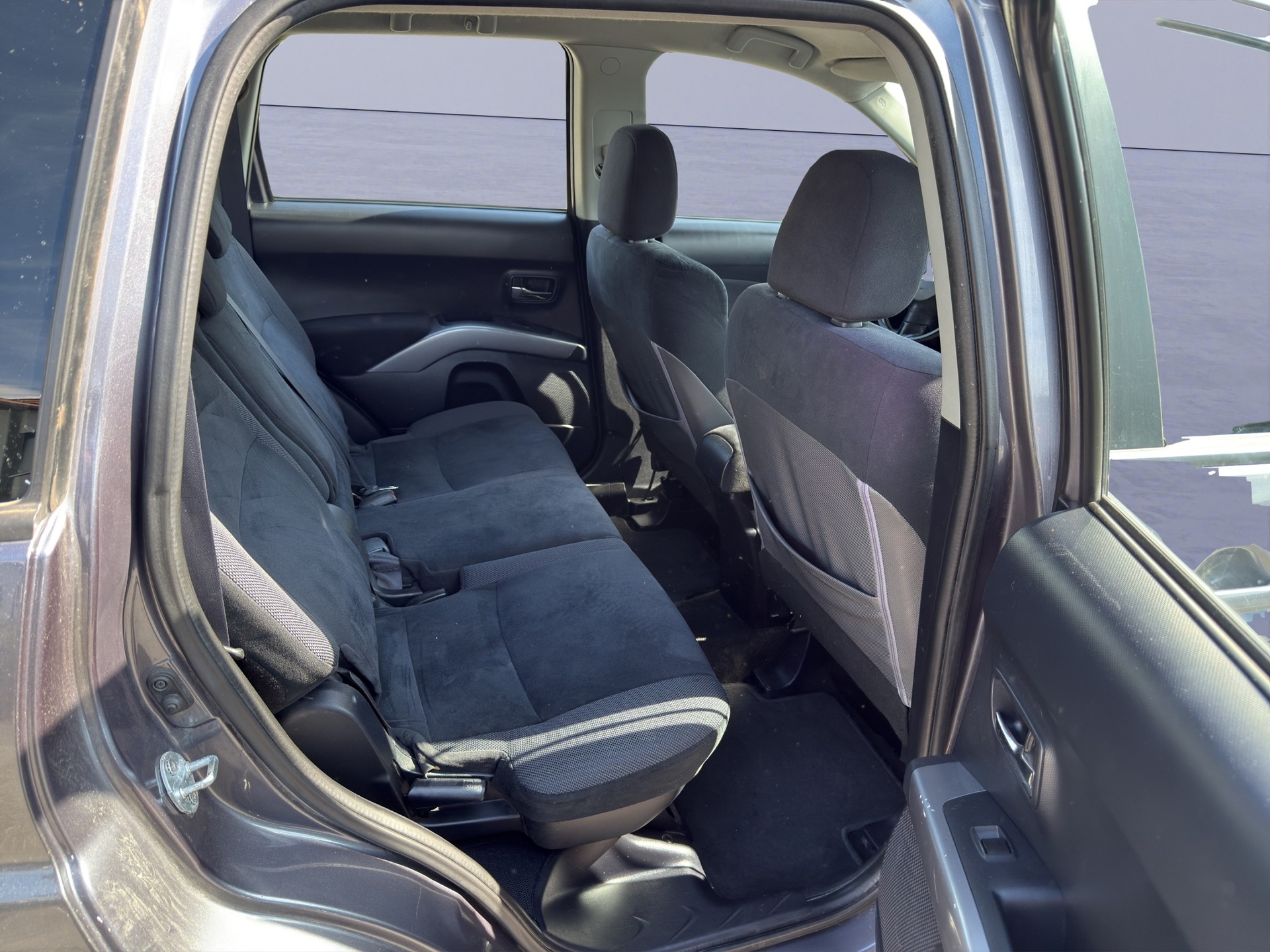 MITSUBISHI Outlander 2.0 DID Instyle 4WD-image-11
