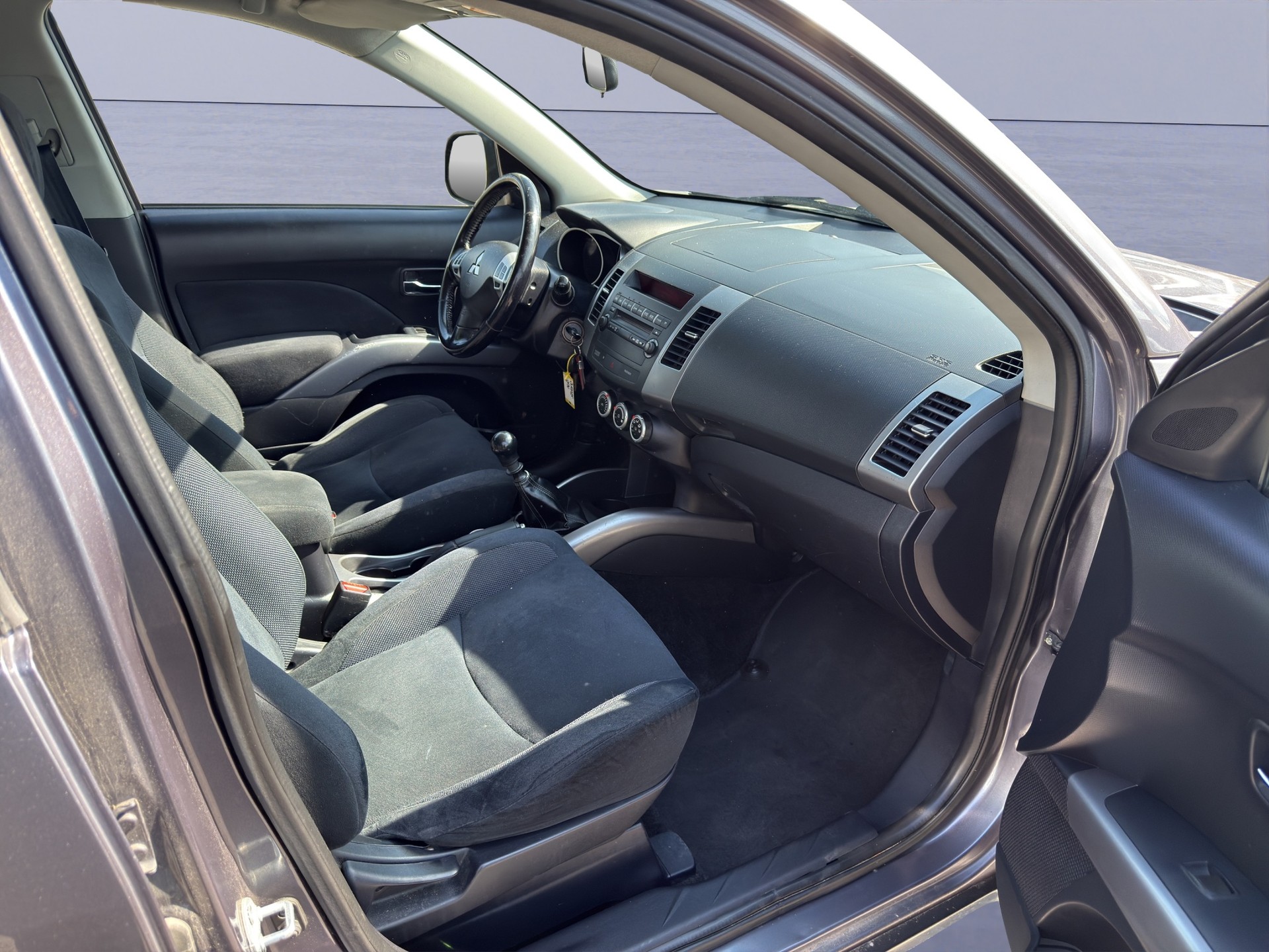 MITSUBISHI Outlander 2.0 DID Instyle 4WD-image-8