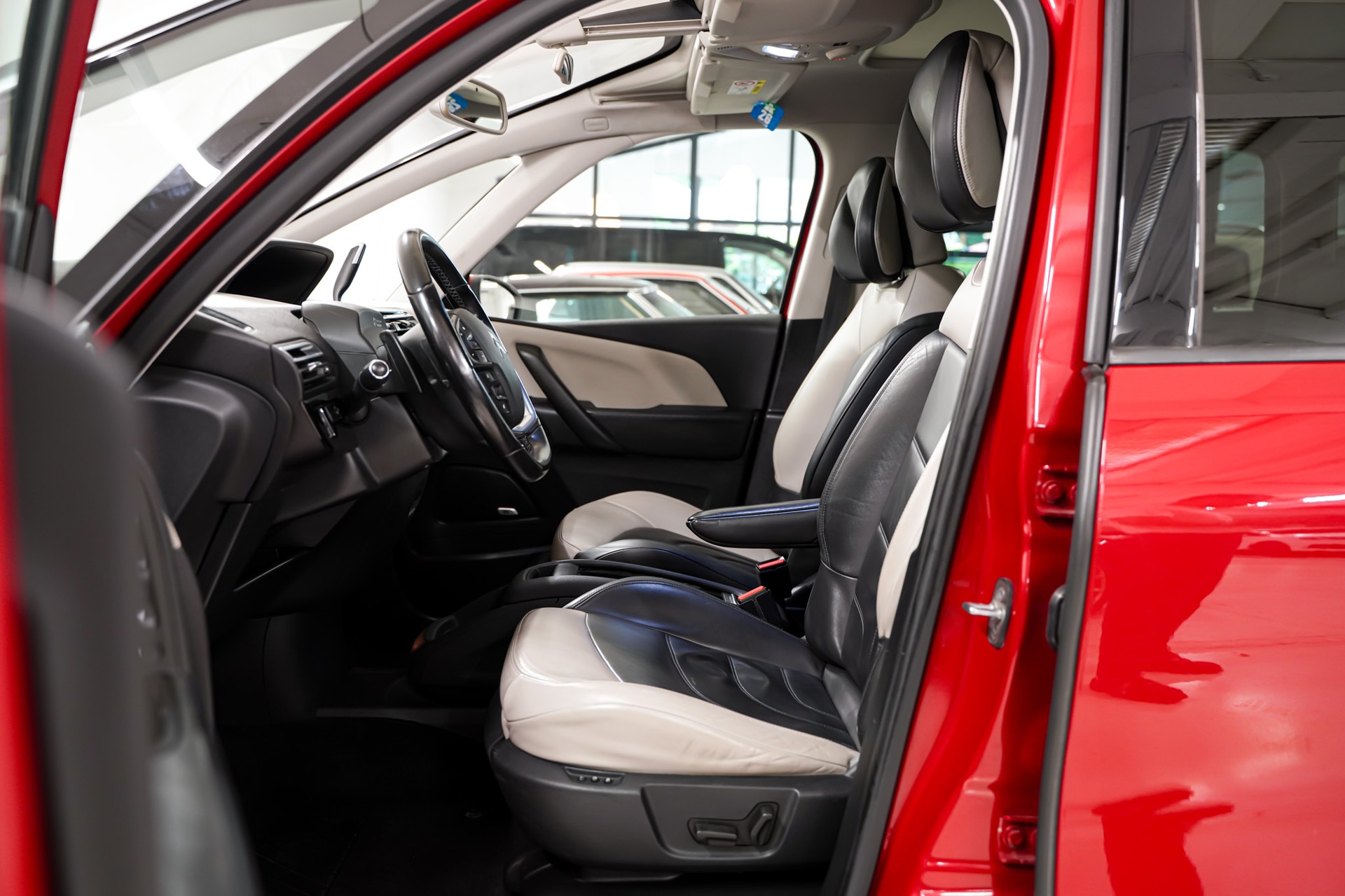 CITROEN Grand C4 Picasso 1.6i 16V e-THP Exclusive-image-10