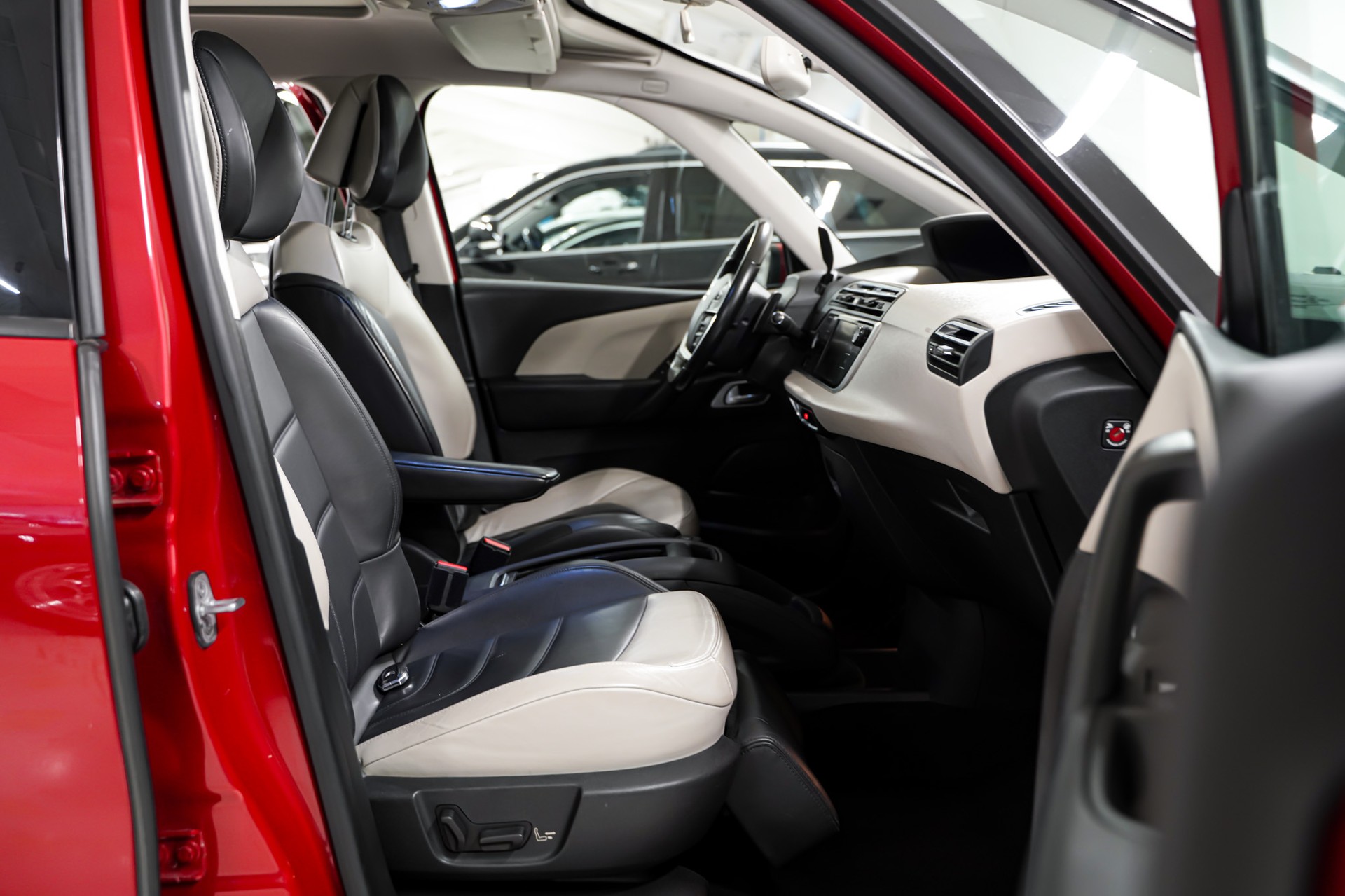 CITROEN Grand C4 Picasso 1.6i 16V e-THP Exclusive-image-15