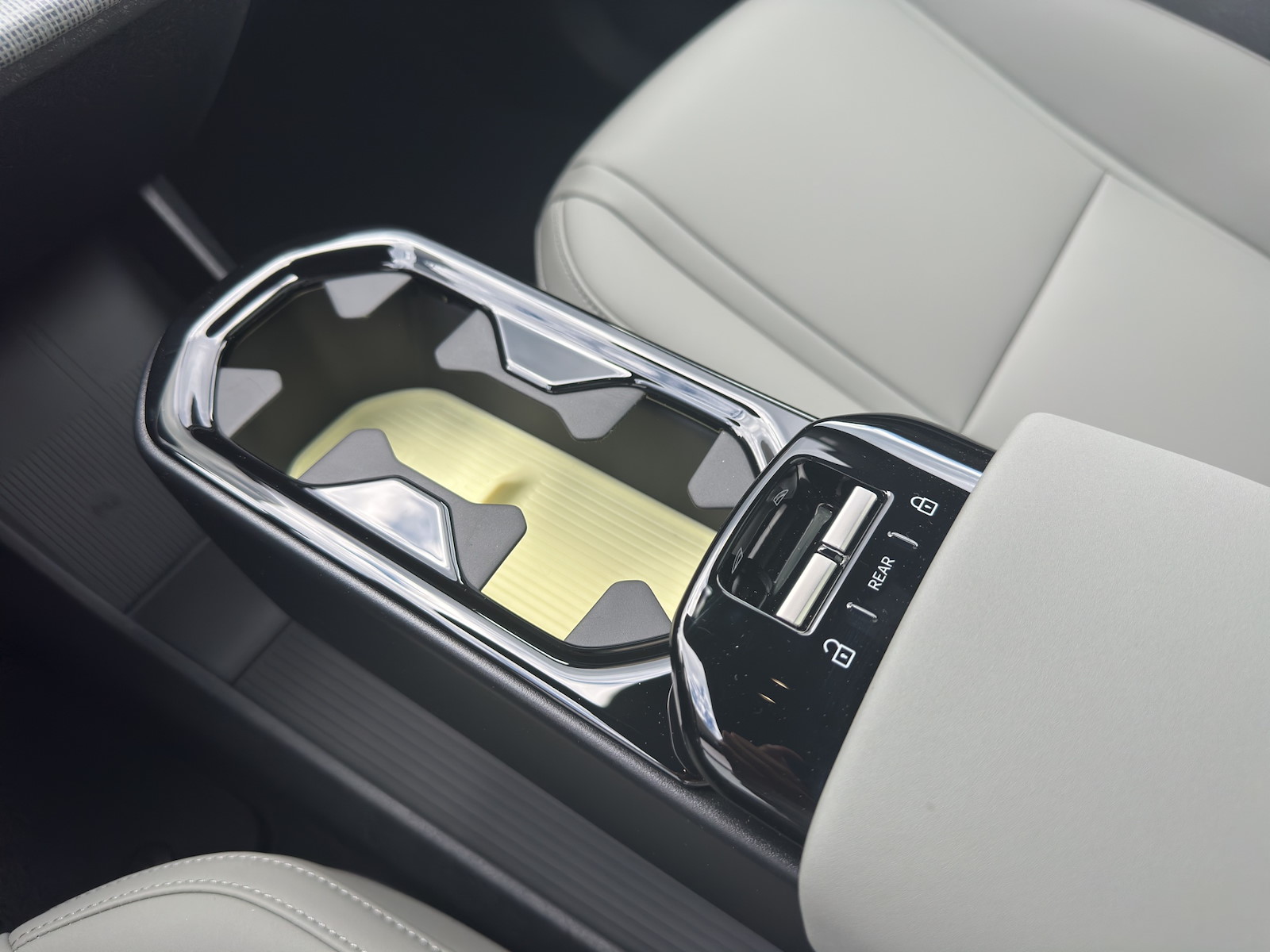 VOLVO EX 30 E60 Twin Ultra Performance AWD-image-12