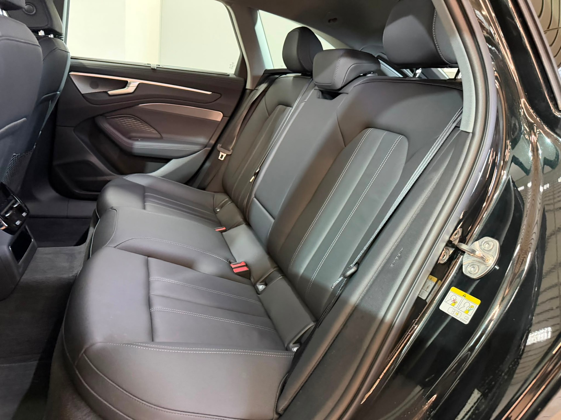 AUDI A6 Avant TFSI S-Tronic-image-9