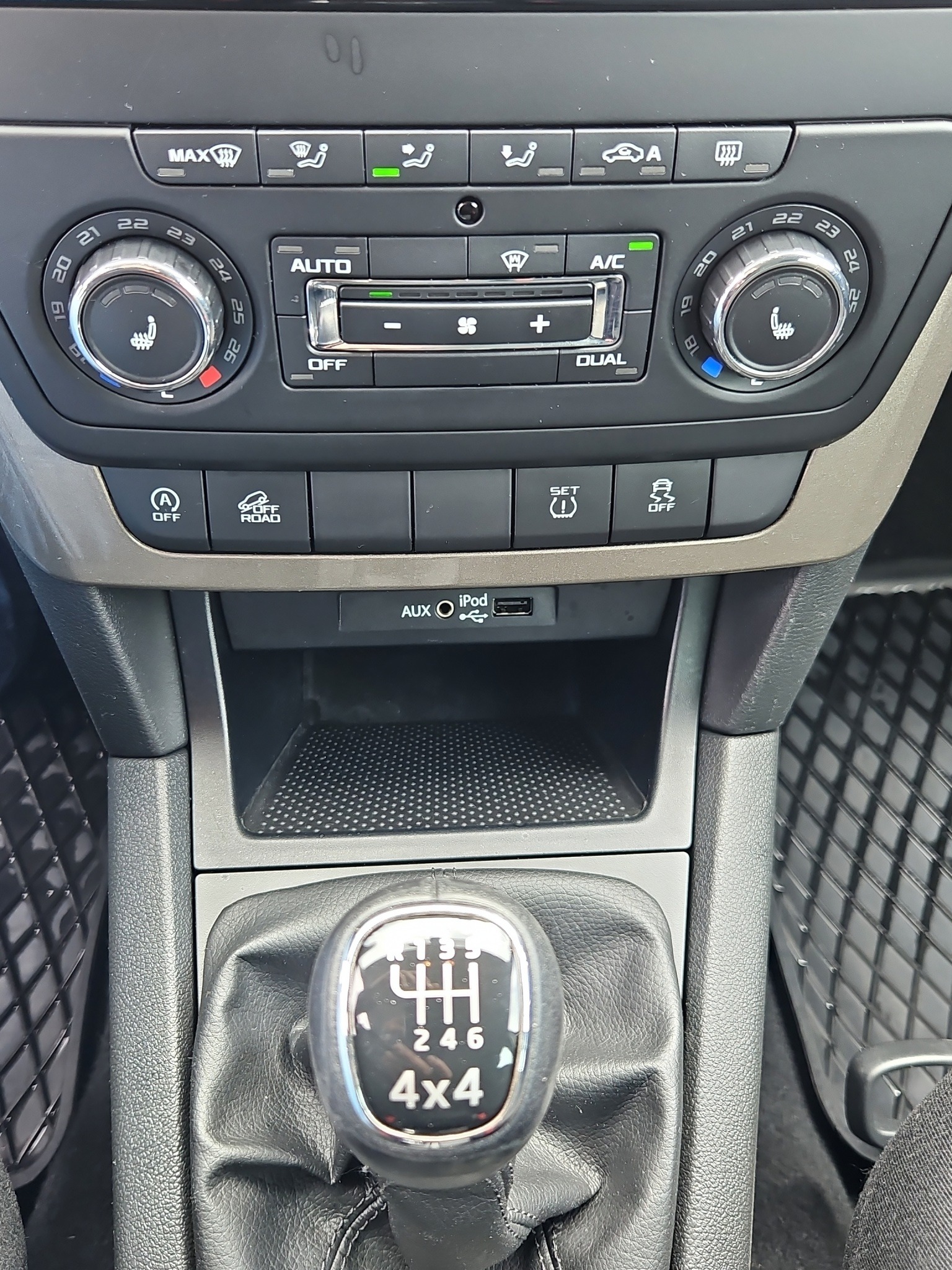 SKODA Yeti 1.4 TSI Style Outdoor 4x4-image-6