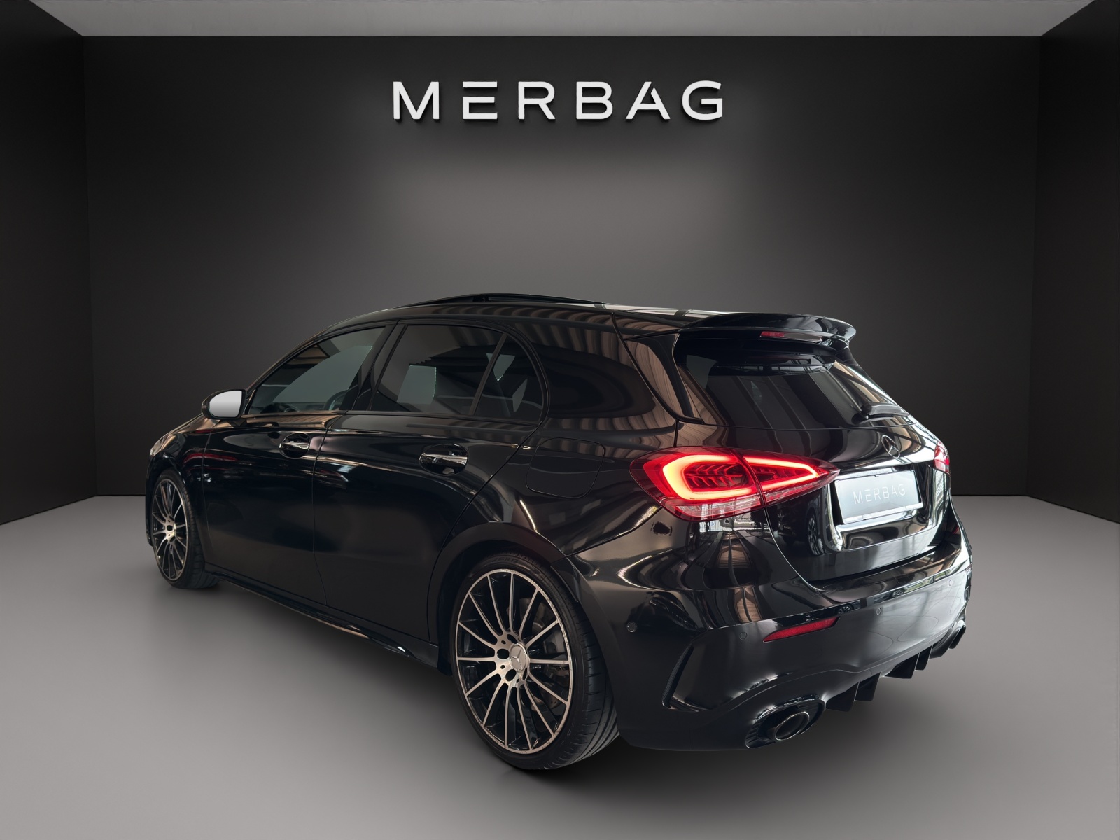 MERCEDES-BENZ A 35 AMG 4Matic-image-3