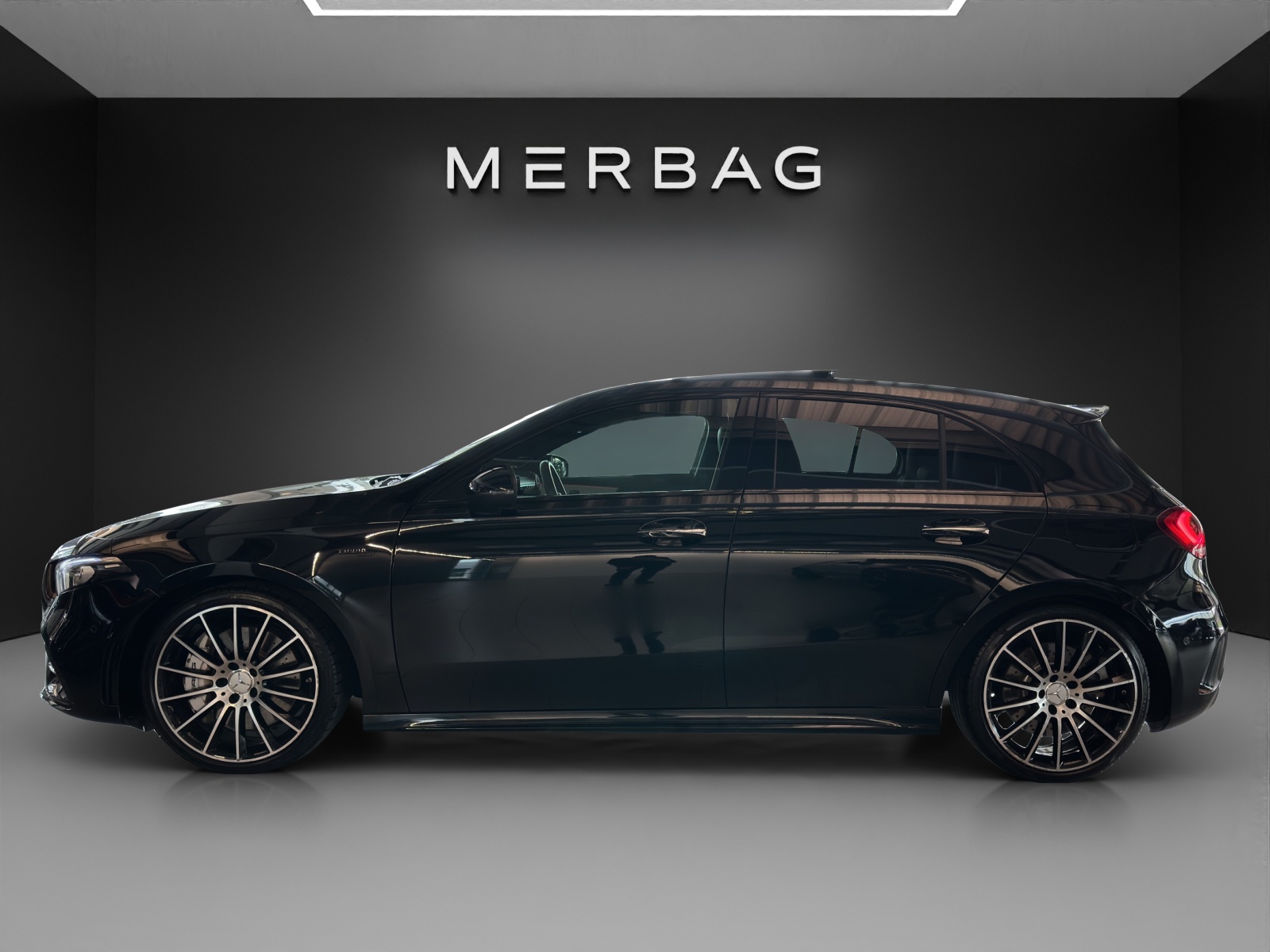 MERCEDES-BENZ A 35 AMG 4Matic-image-2