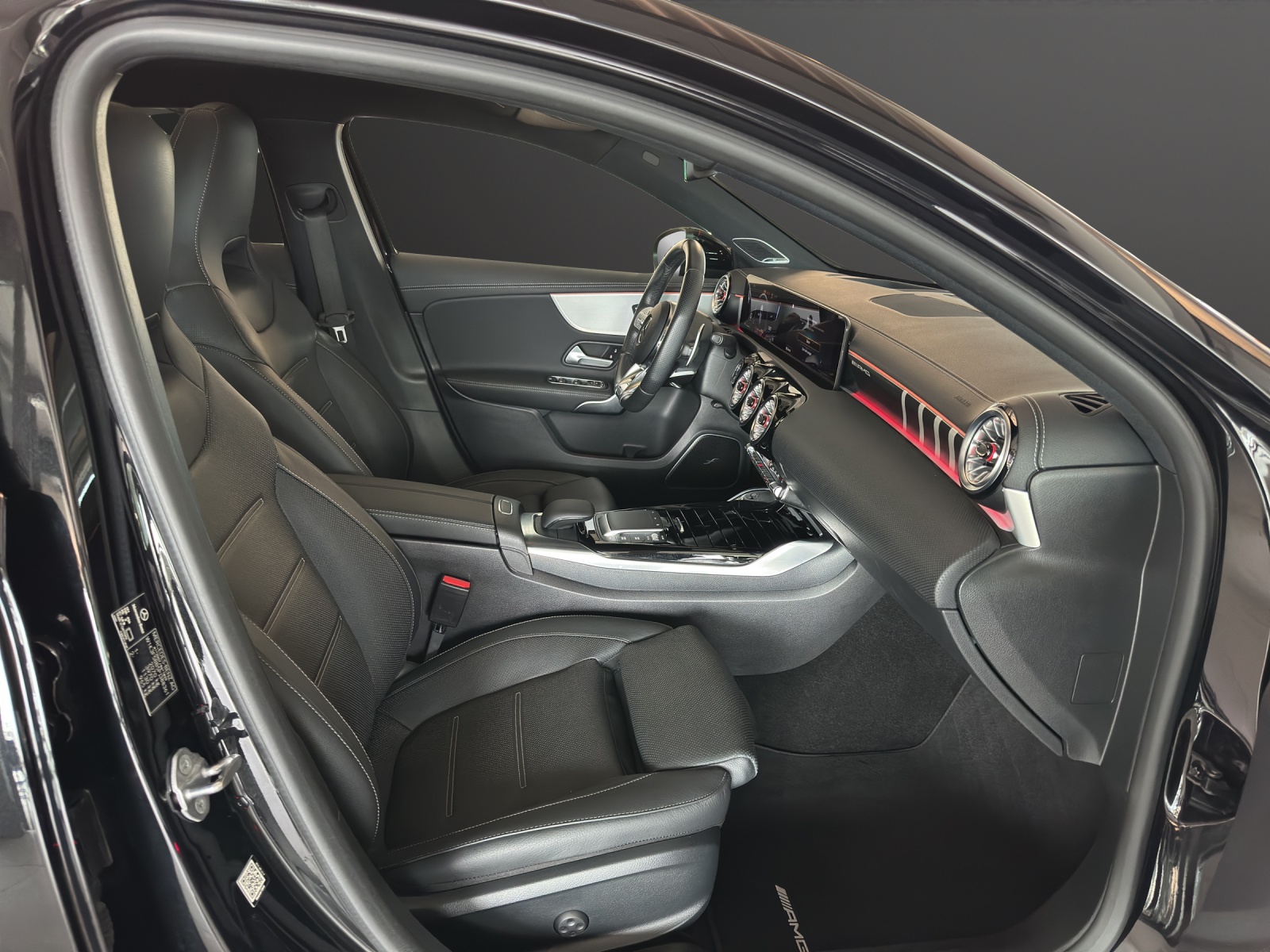 MERCEDES-BENZ A 35 AMG 4Matic-image-10