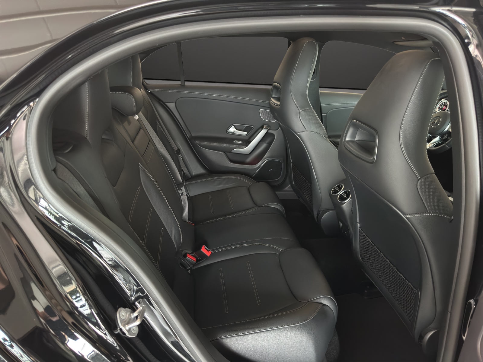 MERCEDES-BENZ A 35 AMG 4Matic-image-11