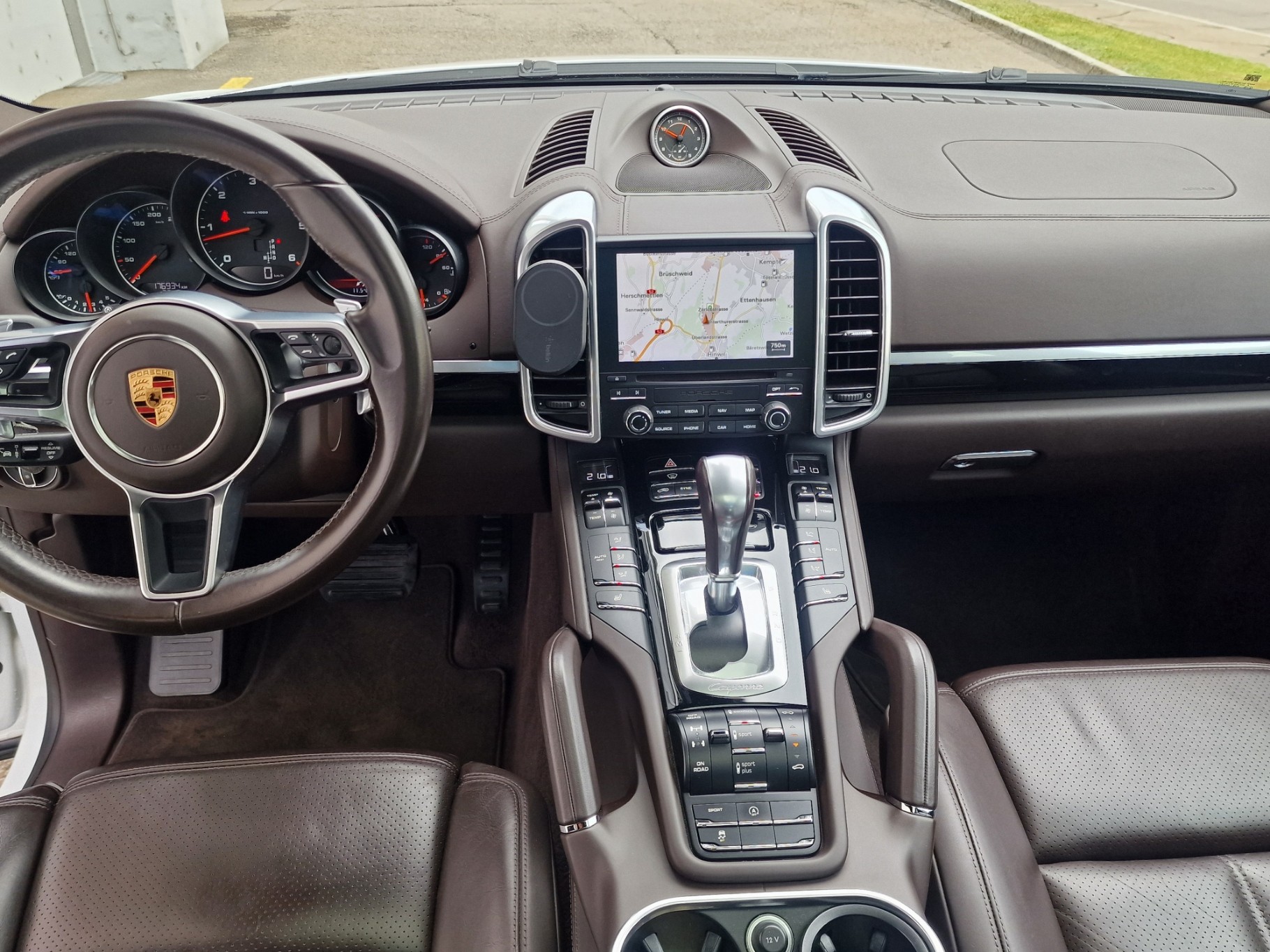 PORSCHE Cayenne Diesel Platinum Edition-image-9