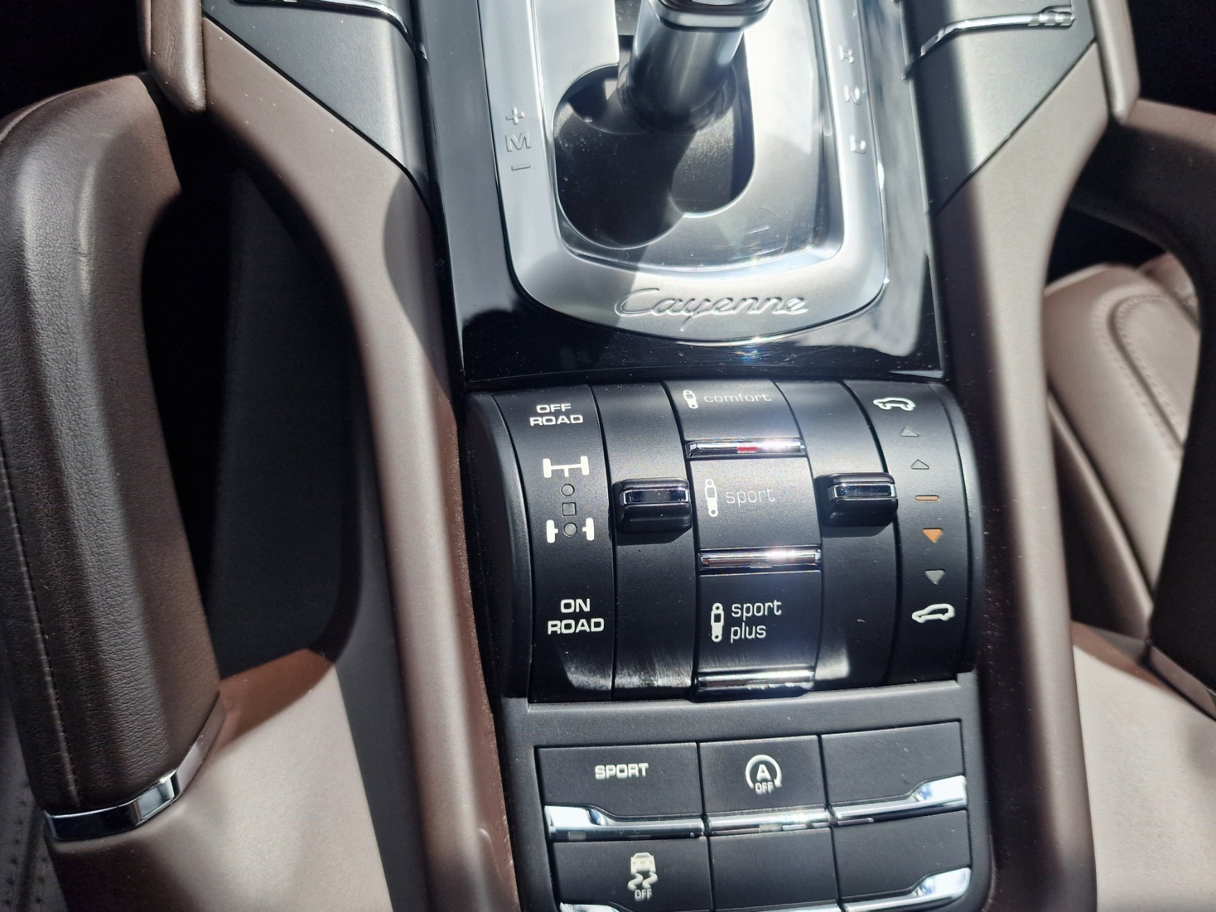 PORSCHE Cayenne Diesel Platinum Edition-image-12