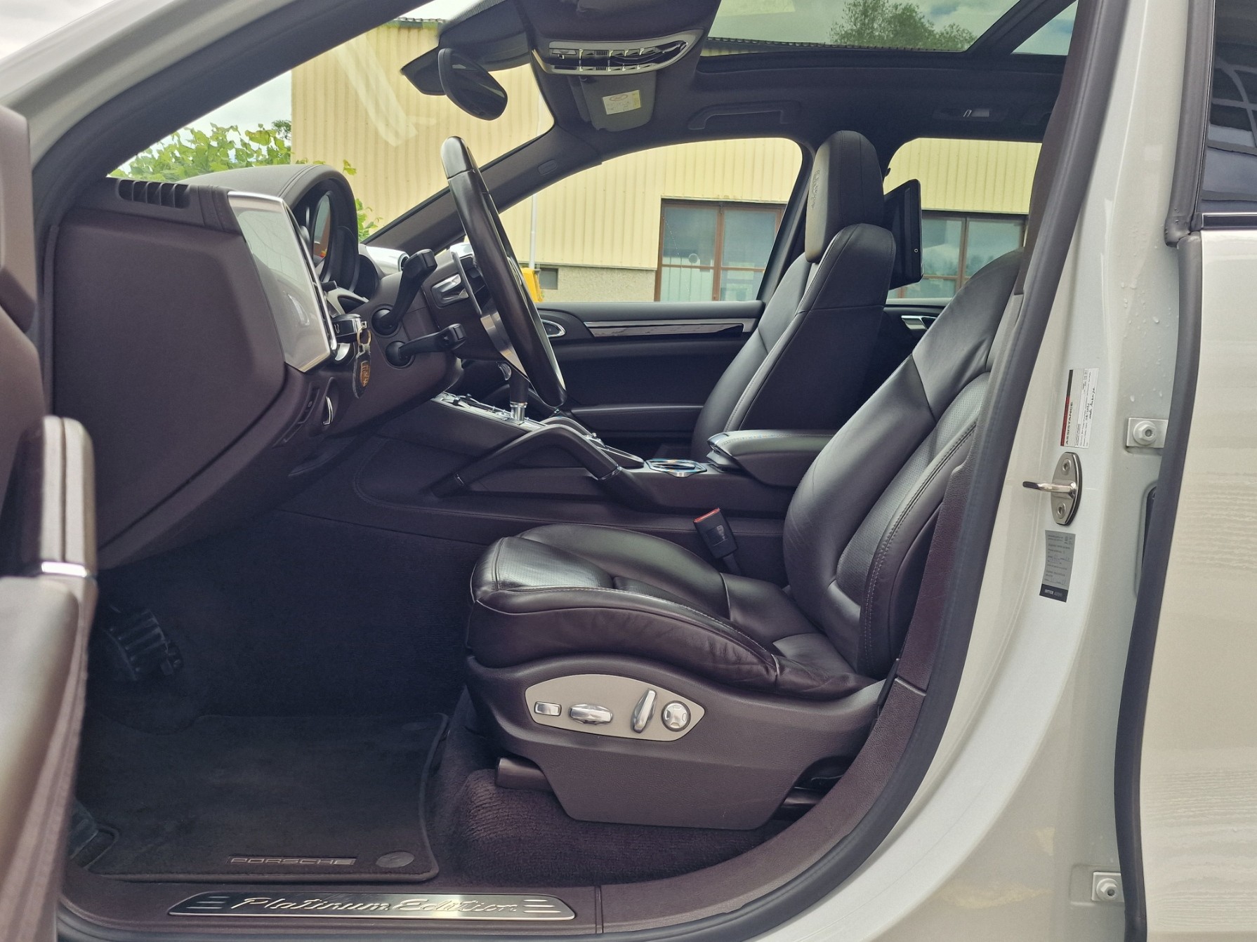 PORSCHE Cayenne Diesel Platinum Edition-image-7